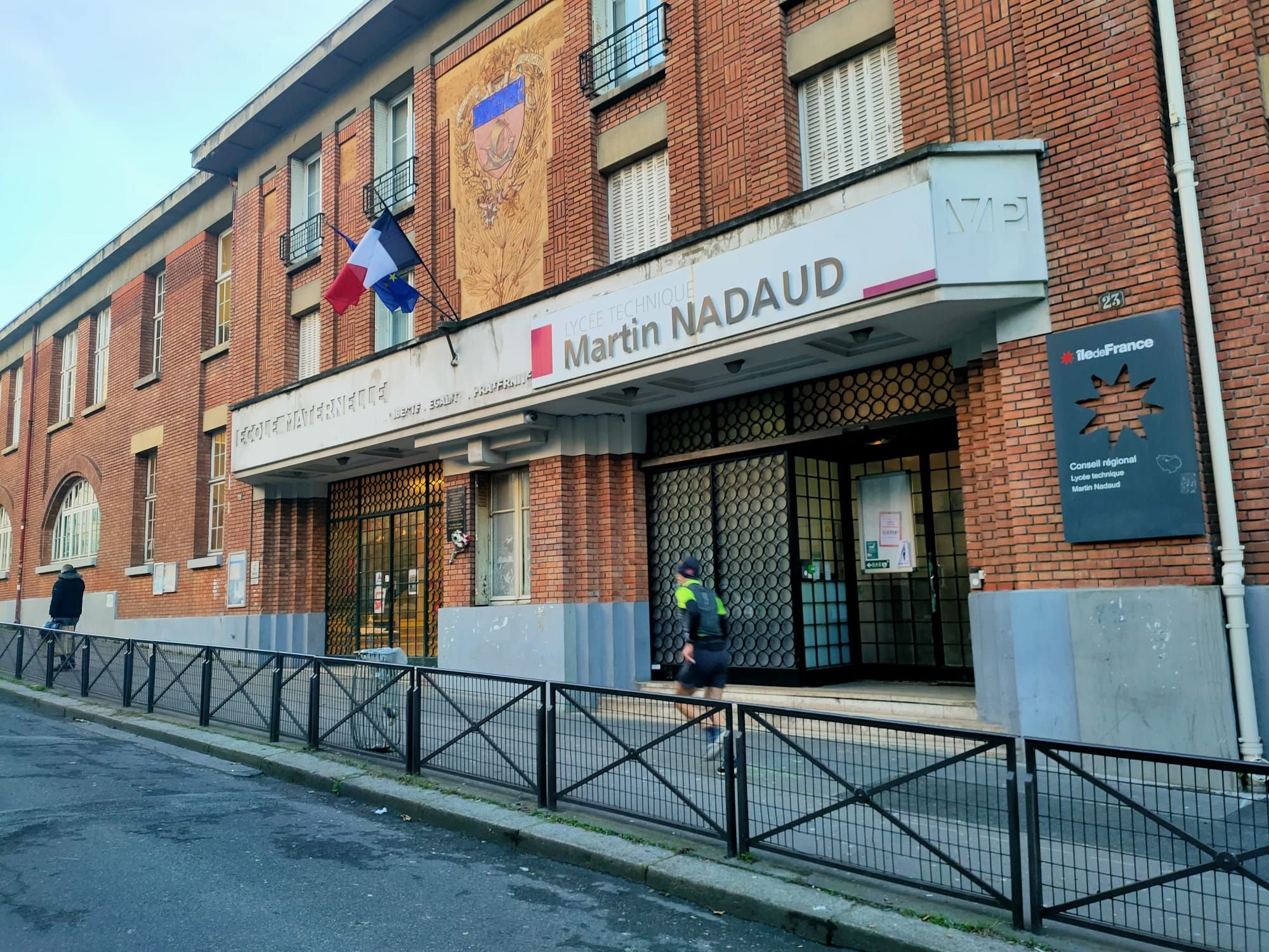 Lycée Martin-Nadaud, dans le XXe arrondissement de Paris. C'est à proximité de ce lycée qu'un adolescent a été violemment agressé le 25 janvier 2024 à la sortie des classes.