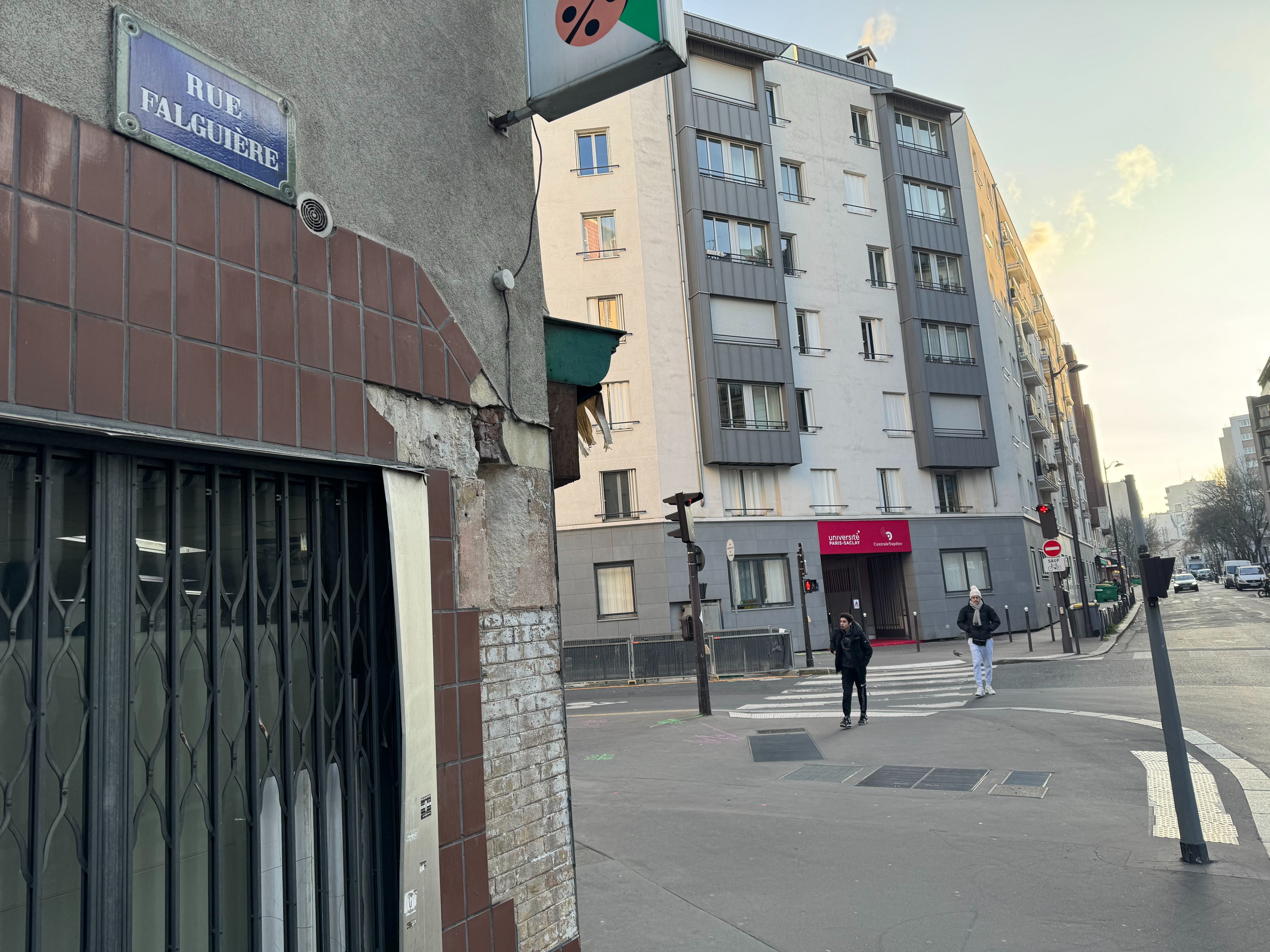 Paris, rue Falguière (XVe), janvier 2024. Une partie du quartier est intégrée dans la nouvelle carte des quartiers prioritaires de la politique de la ville (QPV). LP/Paul Abran