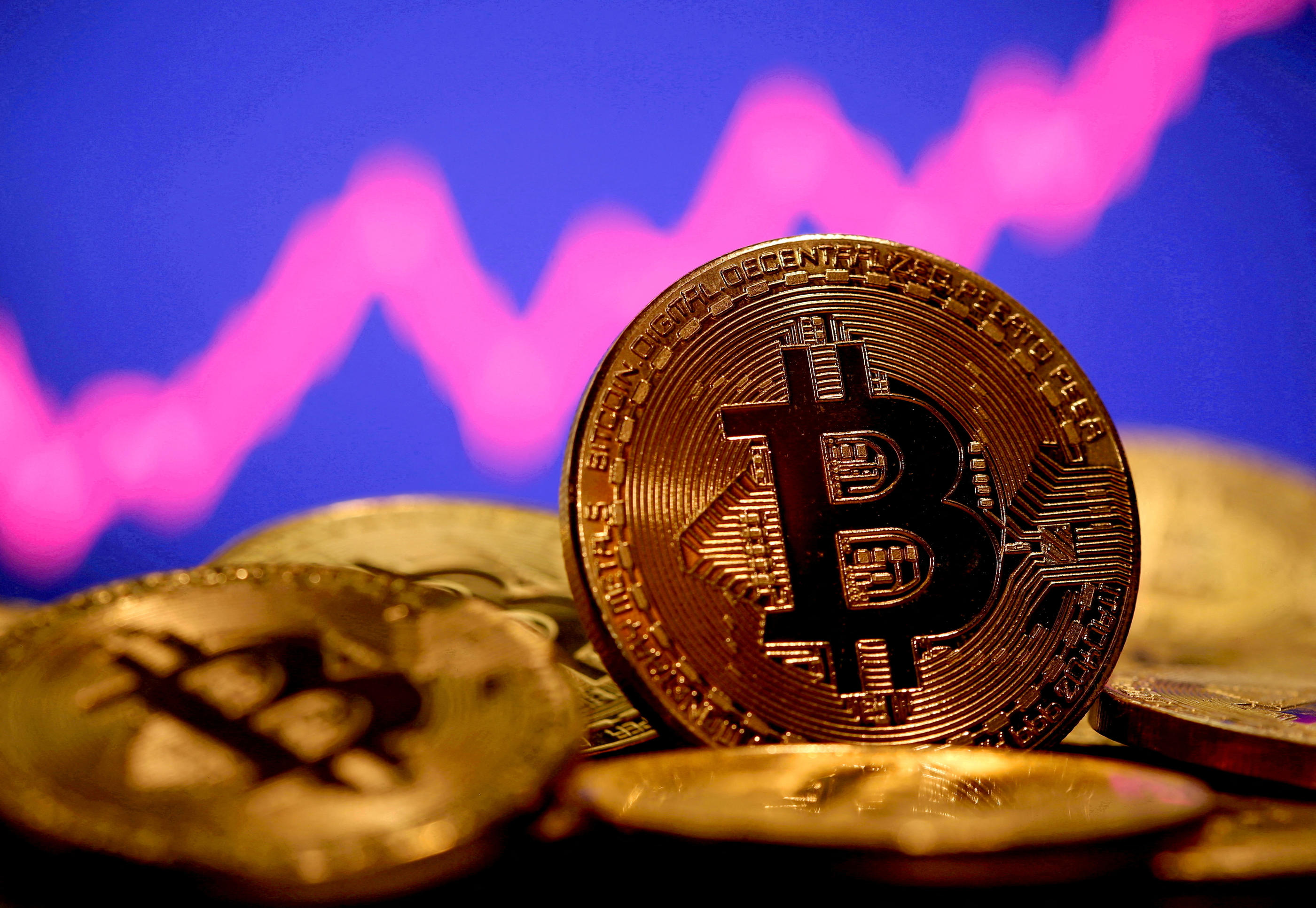 Le Bitcoin poursuit sa remontée. Reuters/Dado Ruvic/File Photo
