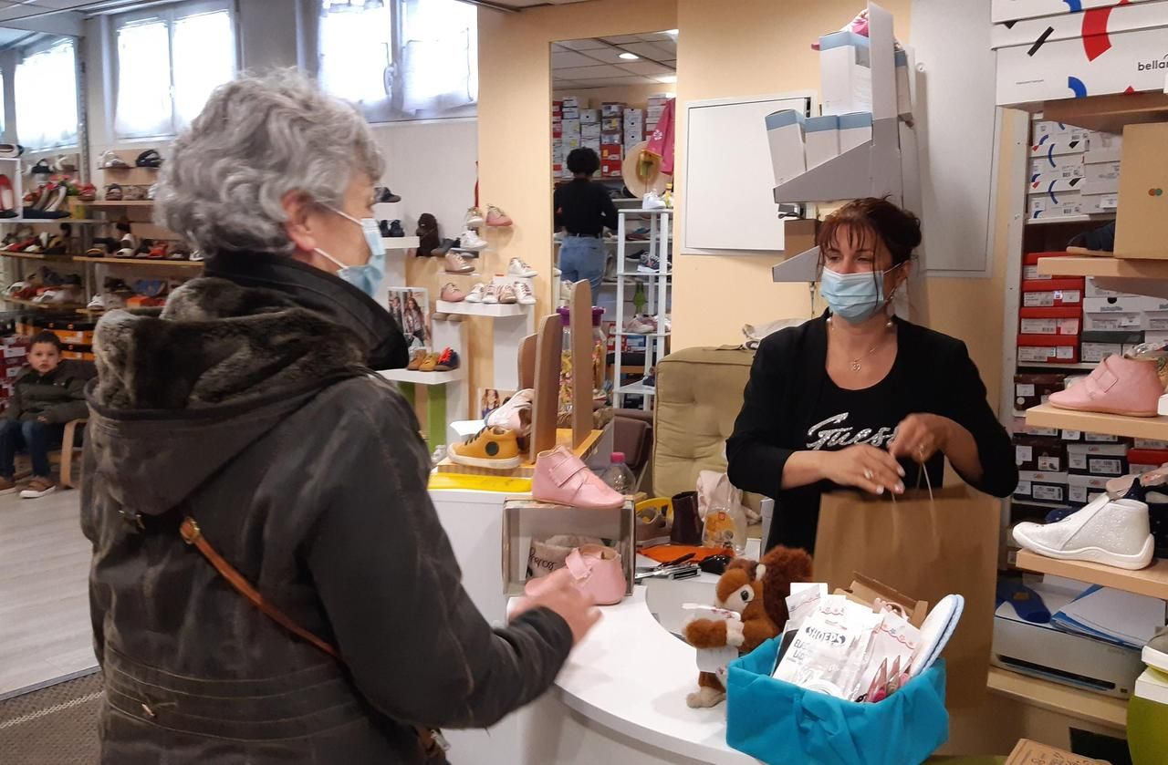 <b></b> Yerres, ce vendredi. Les commerçants de la ville saluent la décision de leur maire, qui va leur permettre d’ouvrir ce week-end.