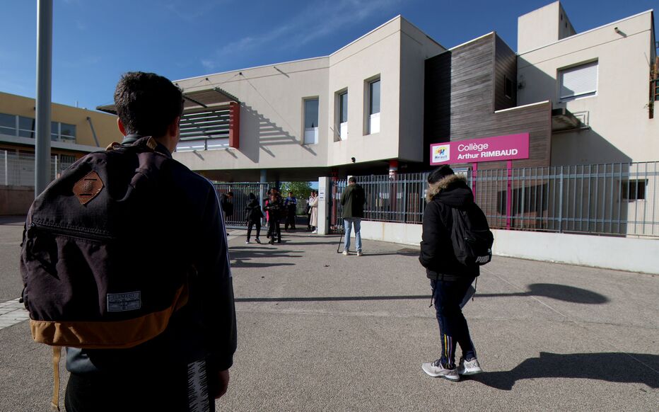 La ministre de l'Education nationale, Nicole Belloubet, avait demandé une "mission flash" après l'agression de Samara, collégienne frappée devant son établissement scolaire à Montpellier. AFP/PASCAL GUYOT