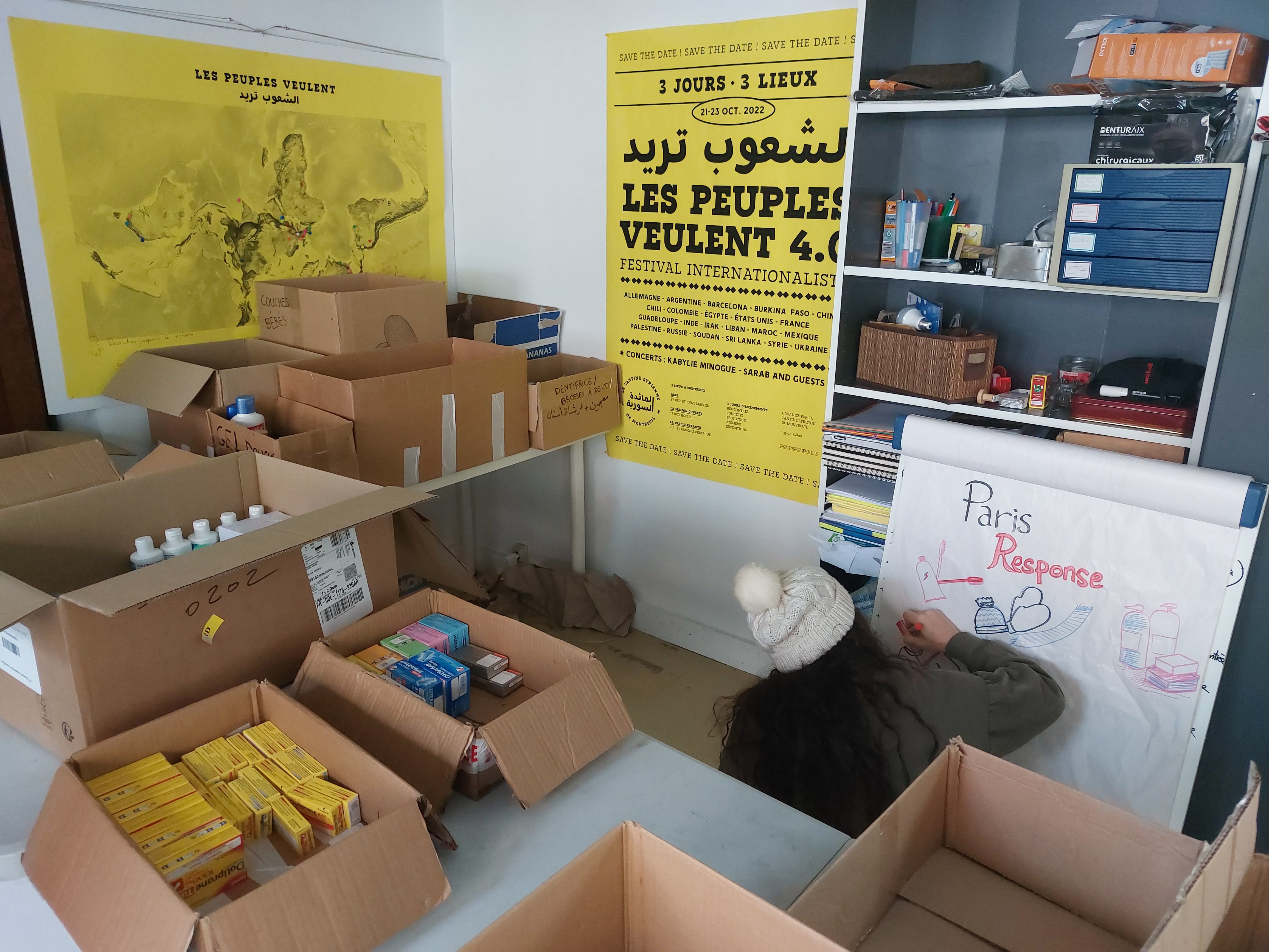 Montreuil, ce vendredi. Des exilés syriens lancent une collecte de produits de première nécessité qui seront envoyés dans le nord du pays, où on recense des milliers de victimes. LP/E.M.