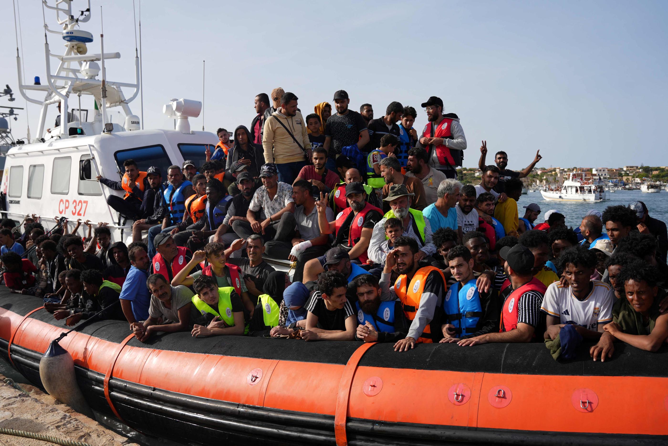 Plus de 12 000 migrants sont arrivés sur les côtes italiennes la semaine dernière, selon le ministère italien de l’Intérieur, dont une écrasante majorité à Lampedusa. AFP/Zakaria ABDELKAFI