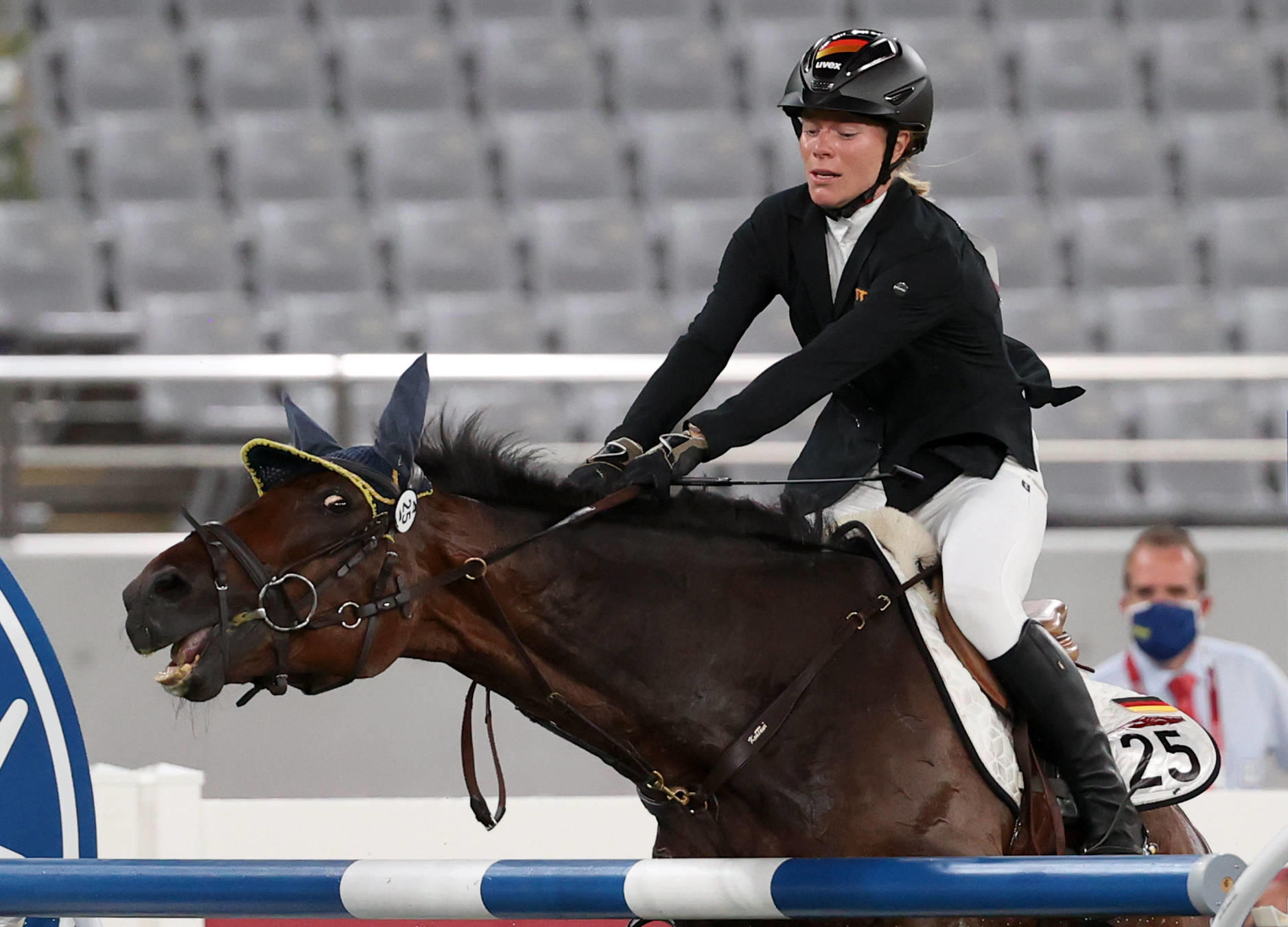Aux JO de Tokyo, en 2021, la cavalière allemande Annika Schleu avait été accusée de maltraitance après avoir donné de nombreux coups à son cheval qui refusait de passer les obstacles. Sipa/Stanislav Krasilnikov