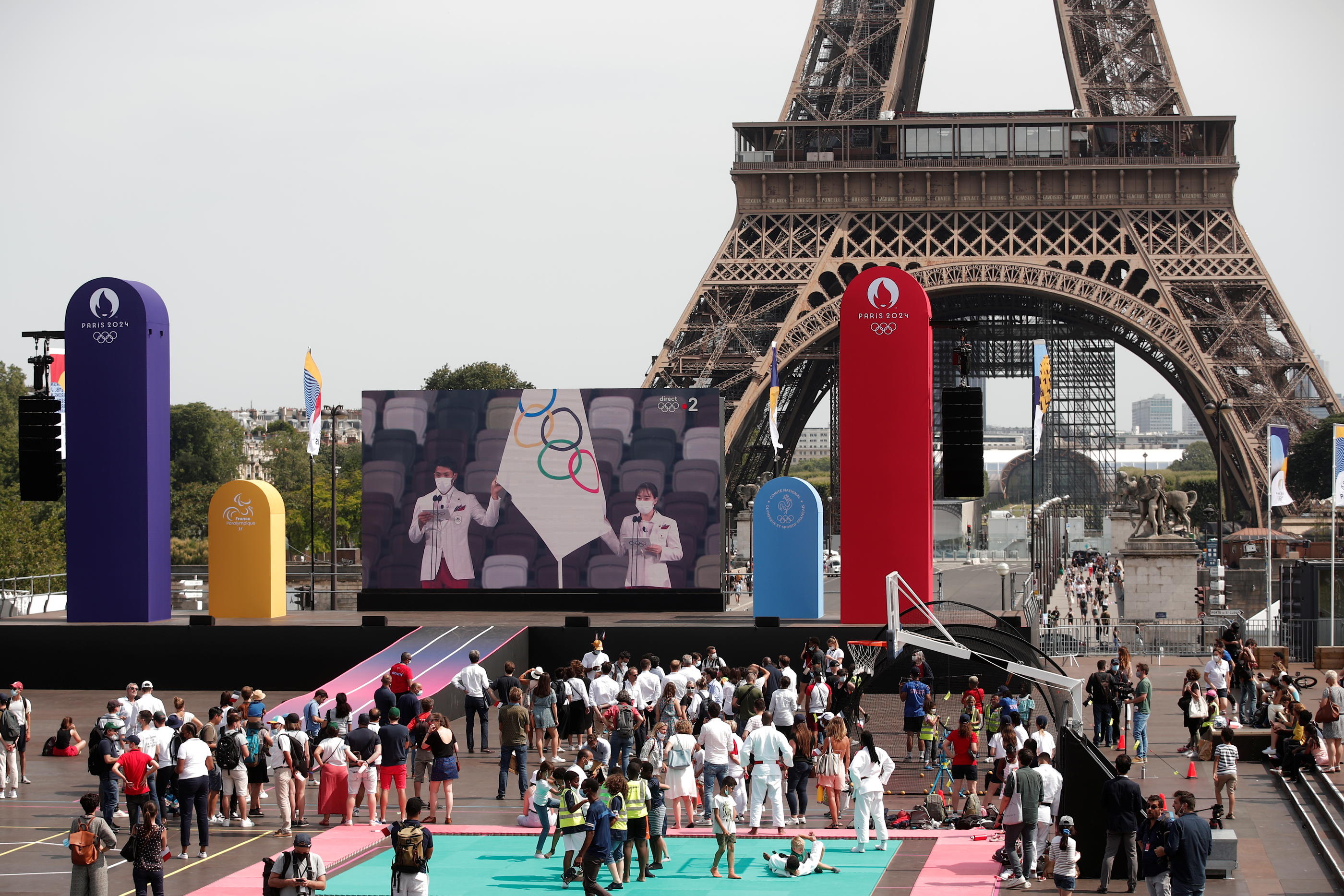 «Le Live des Jeux», la fan zone des Jeux olympiques de Tokyo 2020 permet de suivre les épreuves et de rencontrer les athlètes olympiques au Trocadéro du 23 juillet au 8 août. REUTERS/Benoit Tessier
