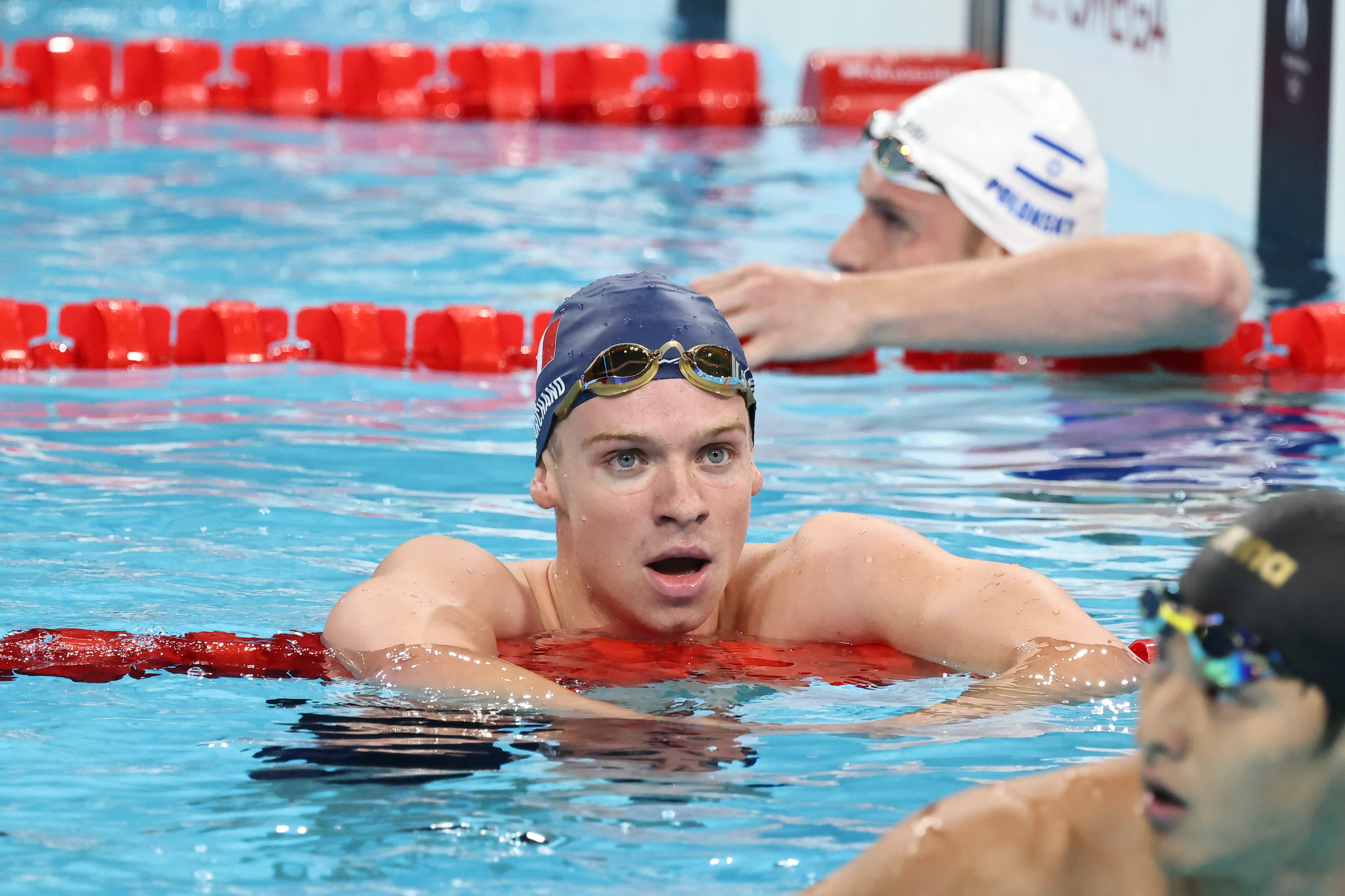 Même lui l'a admis, après sa demi-finale du 200 m 4 nages, jeudi soir : Léon Marchand était fatigué ! Ce qui ne l'a pas empêché de décrocher une 4e médaille d'or 24 heures plus tard. LP / Fred Dugit