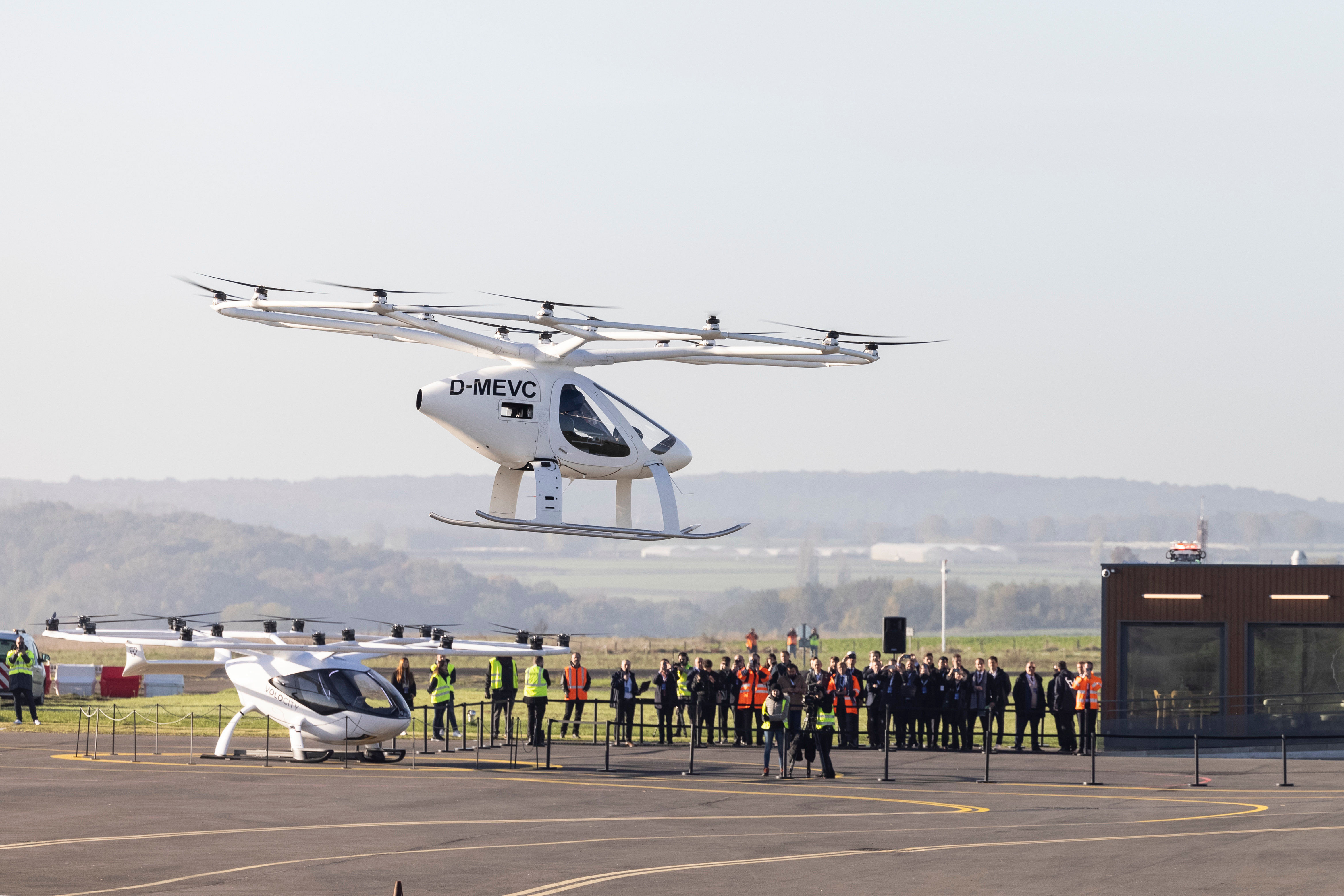 En novembre 2022 avait lieu le vol du premier taxi volant Volocopter à l'aérodrome de Pontoise (Val-d'Oise). En 2024, l'une des deux lignes prévues doit survoler une partie du Val-de-Marne. LP/Arnaud Dumontier
