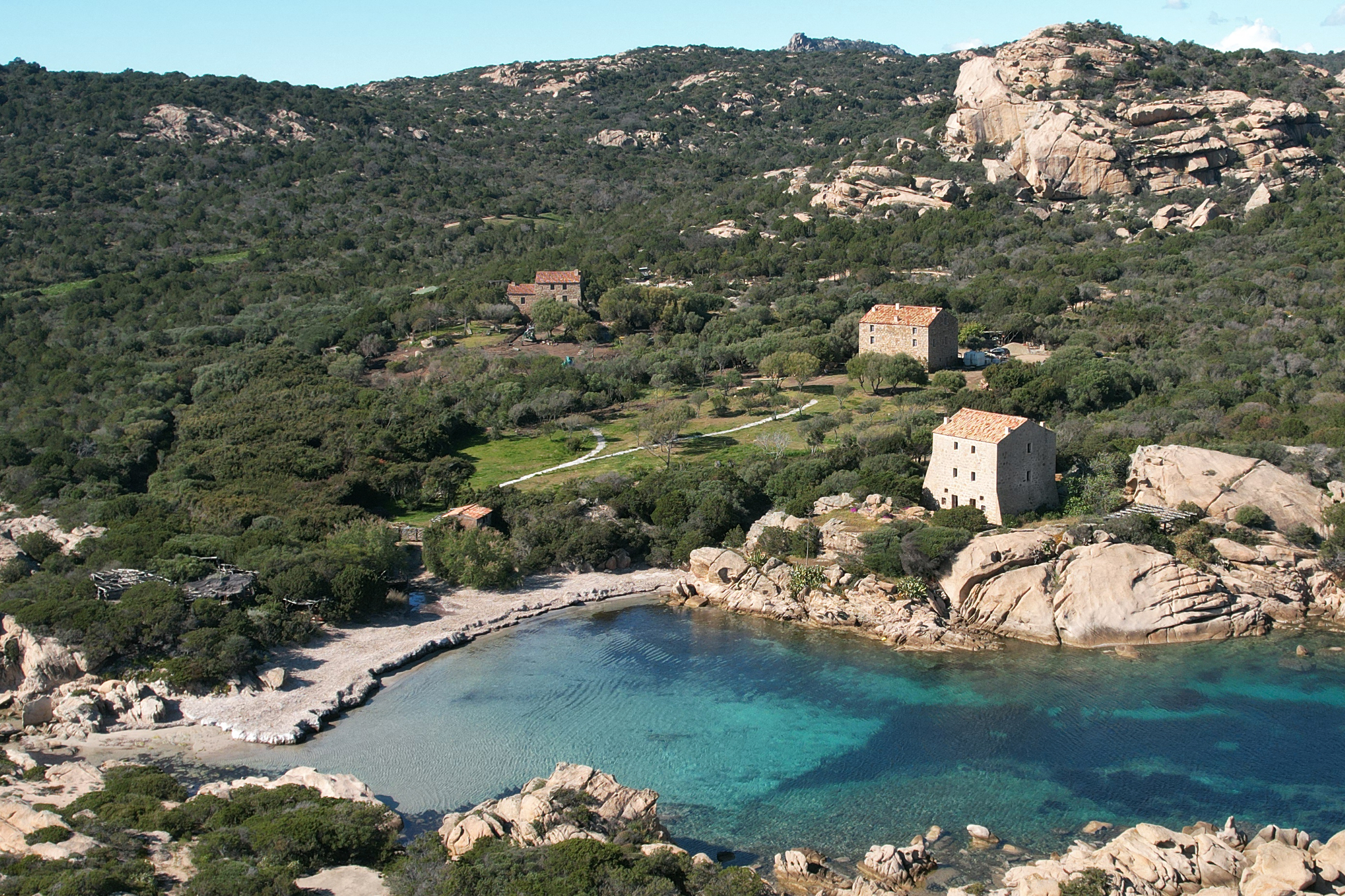 D'après les enquêteurs, Pierre A. et Jérémi M. voulaient s'en prendre au Jean-Luc Germani et incendier le lieu où ce dernier était alors logé, le domaine de Murtoli, paradis des stars à Sartène (Corse-du-Sud) (Illustration). AFP