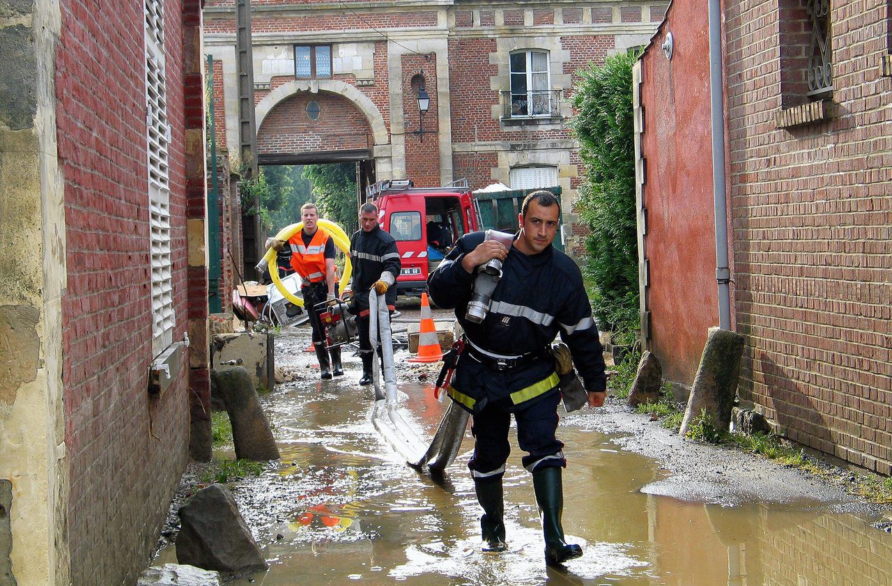 <b></b> Guiscard, en juin 2007. Dans la commune du Noyonnais, quelque 230 habitations avaient été inondées.