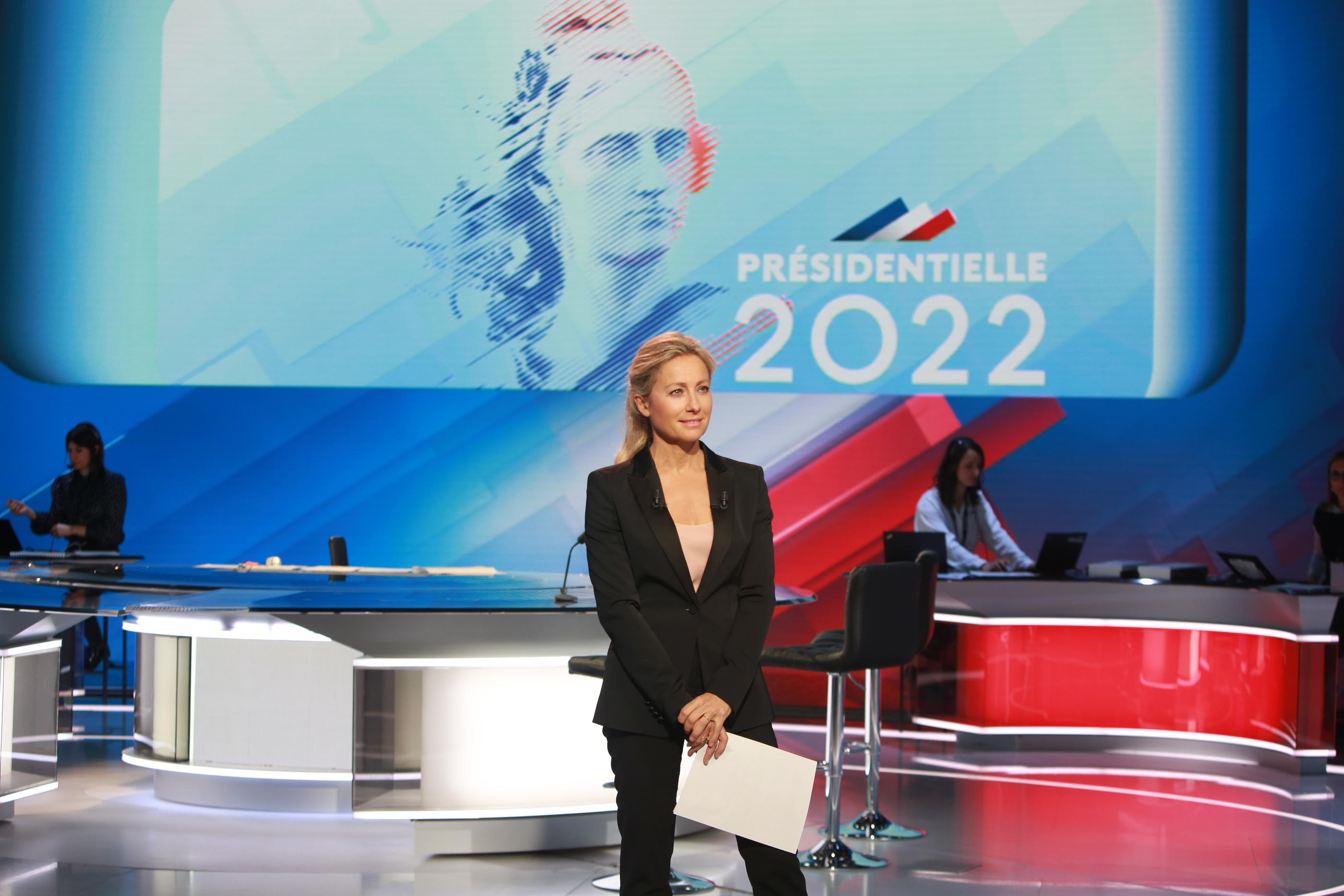 Emmanuel Macron comme Marine Le Pen ne souhaitaient pas qu'Anne-Sophie Lapix anime le débat entre les deux candidats le 20 avril prochain. Delphine GHOSAROSSIAN/FTV