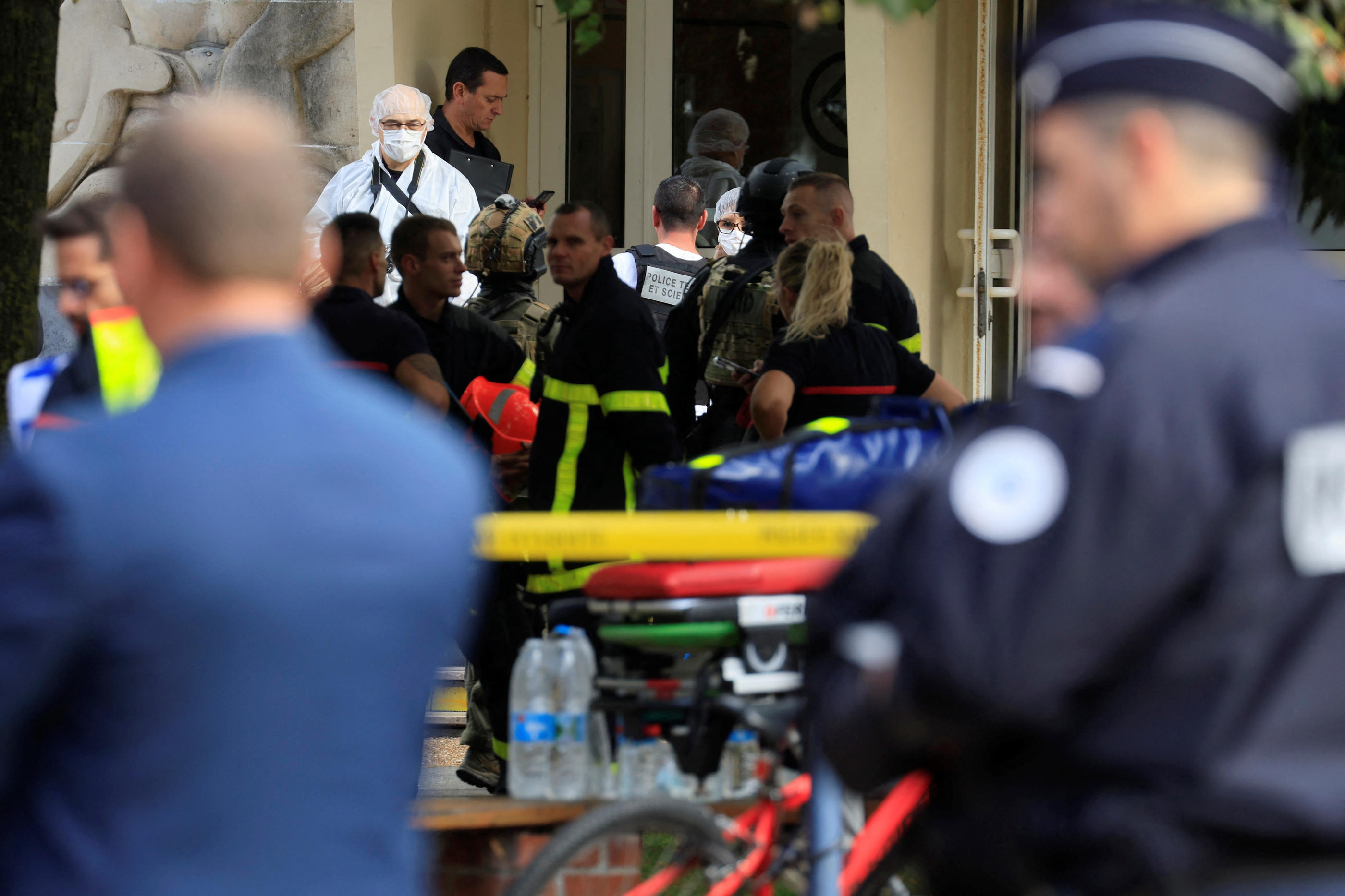 11 personnes sont actuellement placées en garde à vue après l'attaque d'Arras. REUTERS/Pascal Rossignol