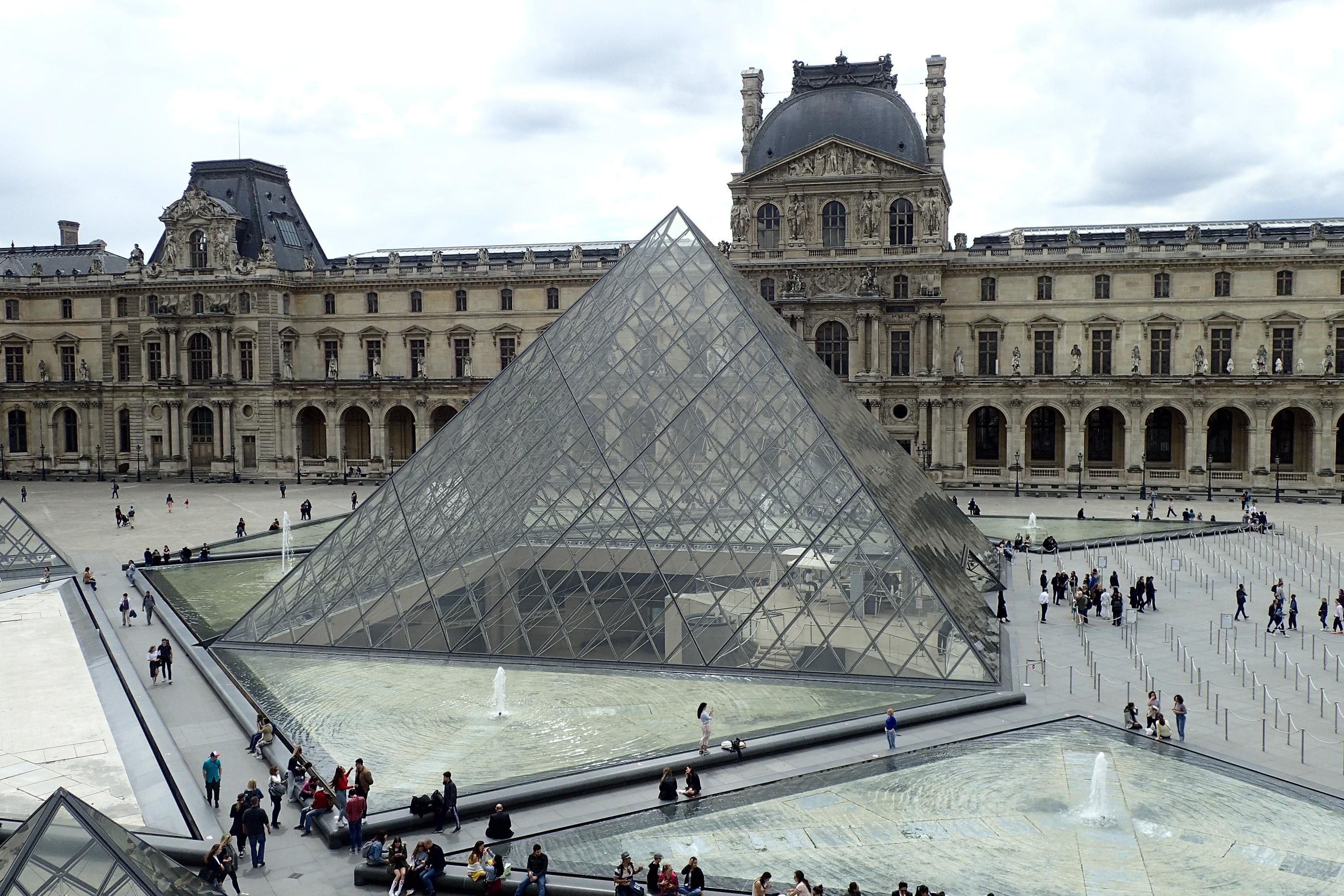 La flamme olympique traversera la cour du Louvre à 20h30. LP/Olivier Boitet