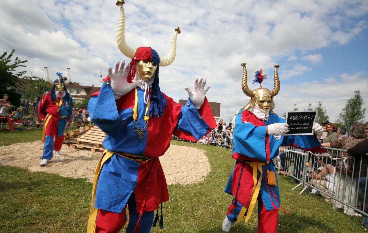 Étrechy (Essonne), 2019. Depuis 1995, masques et costumes envahissent les rues chaque année le temps d’un week-end pour le festival des Cocus. DR