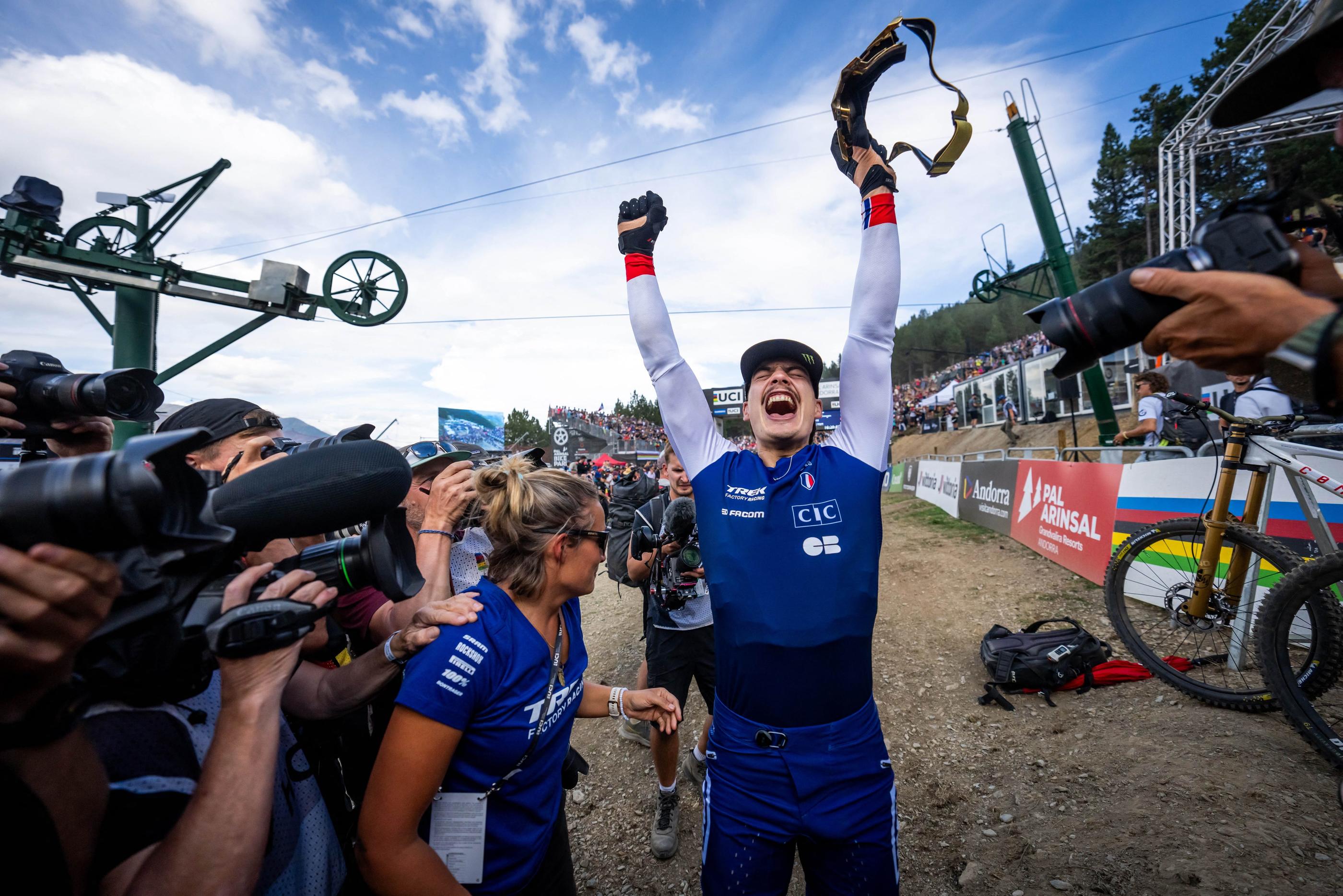 Loris Vergier nouveau champion du monde de descente de VTT. EPA-EFE/MAXIME SCHMID