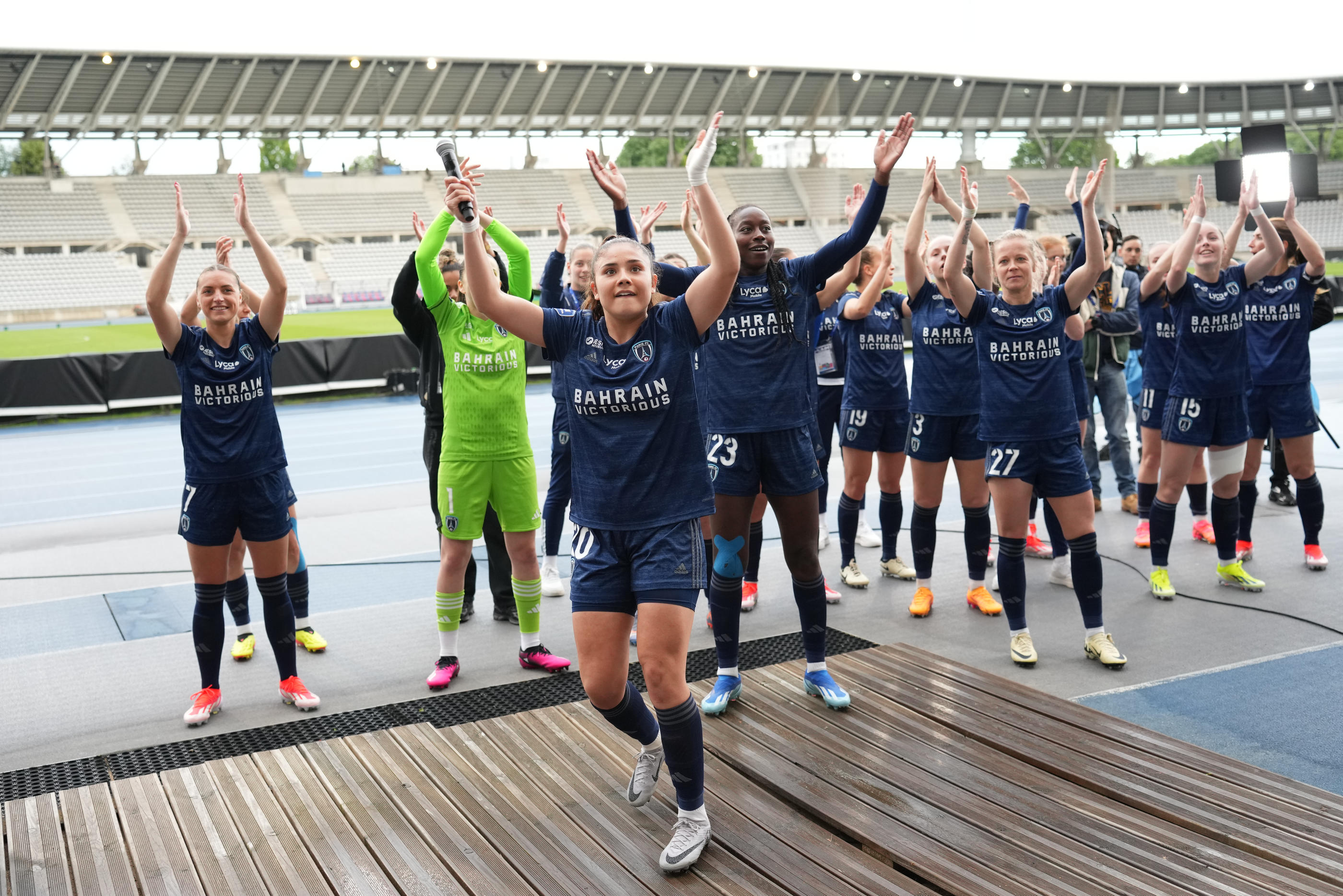 Louna Ribadeira (au premier plan) et Les féminines du Paris FC, se sont qualifiées pour le tour préliminaire de la Ligue des Champions.(Photo by Dave Winter/Icon Sport)