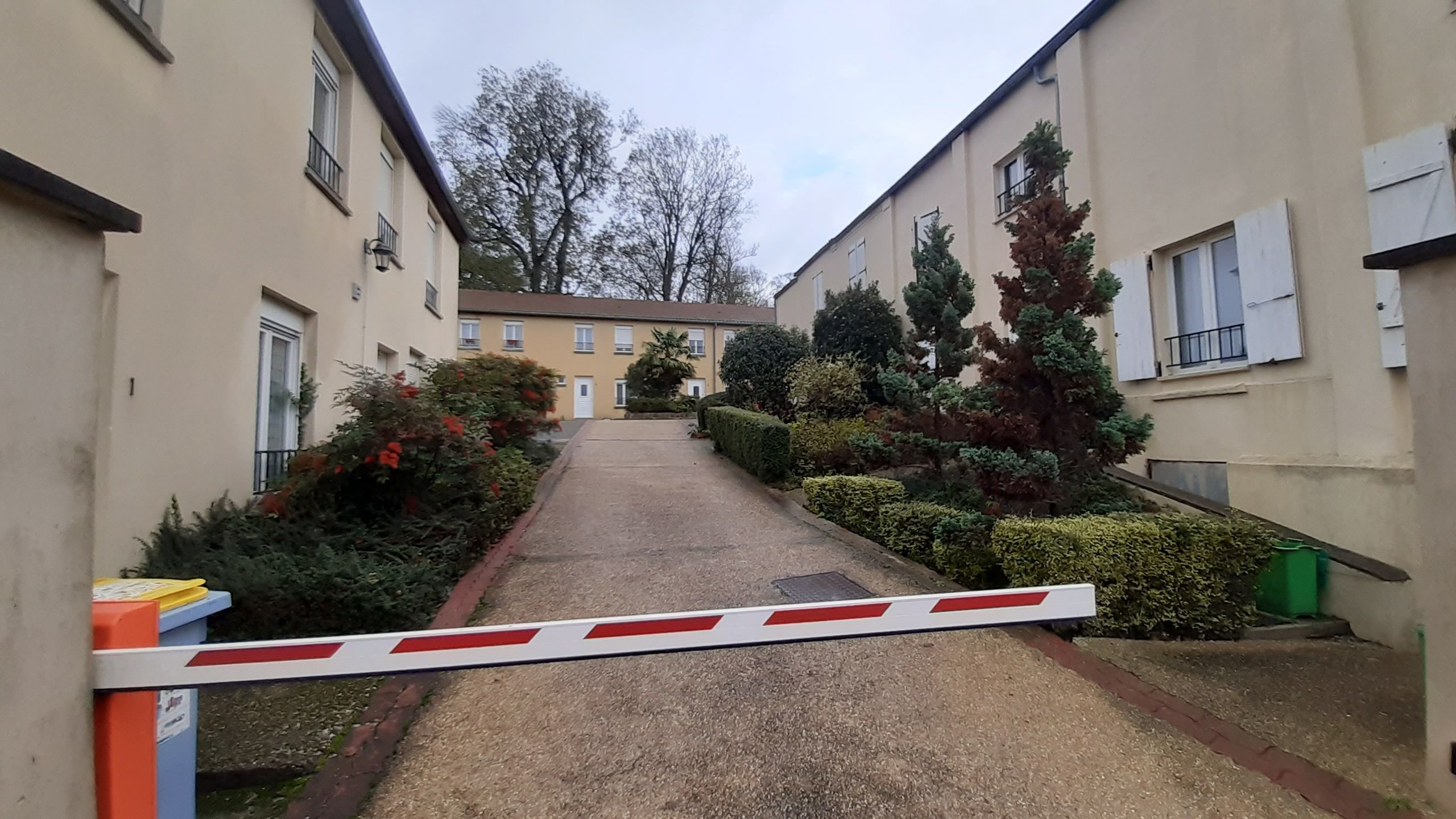 Les faits s'étaient produits à Belloy-en-France (Val-d'Oise), en décembre 2020, dans cette petite résidence (Archives). LP/Frédéric Naizot
