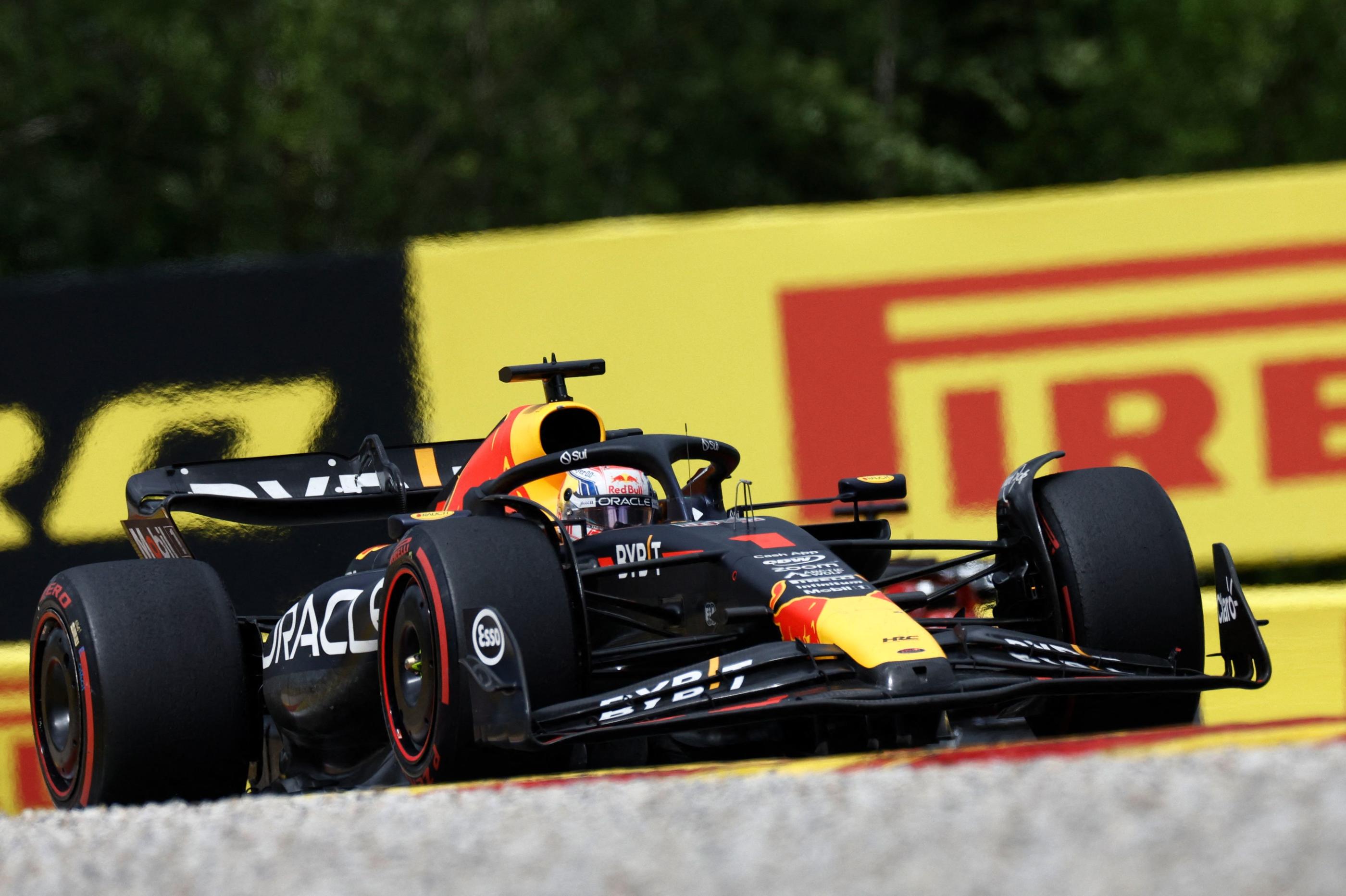 Max Verstappen a remporté le Grand Prix de Spa-Francorchamps pour la troisième fois d'affilée. (Photo by KENZO TRIBOUILLARD / AFP)