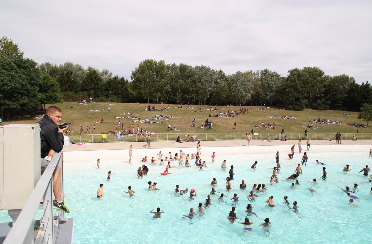 Faute de soleil, les piscines en plein air de l'Essonne boudées au mois de  juillet - Le Parisien