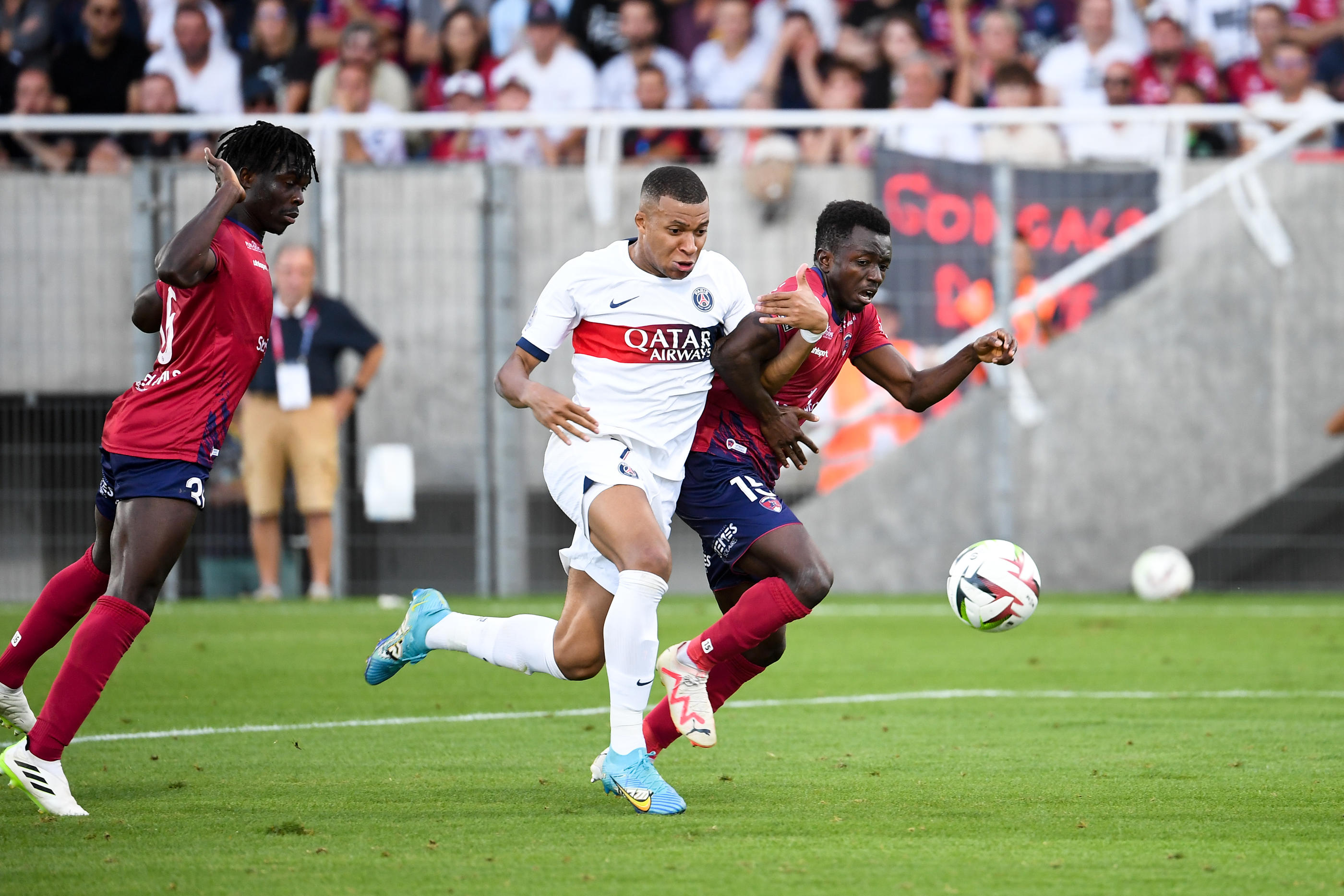 Kylian Mbappé a buté sur la défense clermontoise. Icon Sport/Christophe Saidi/FEP