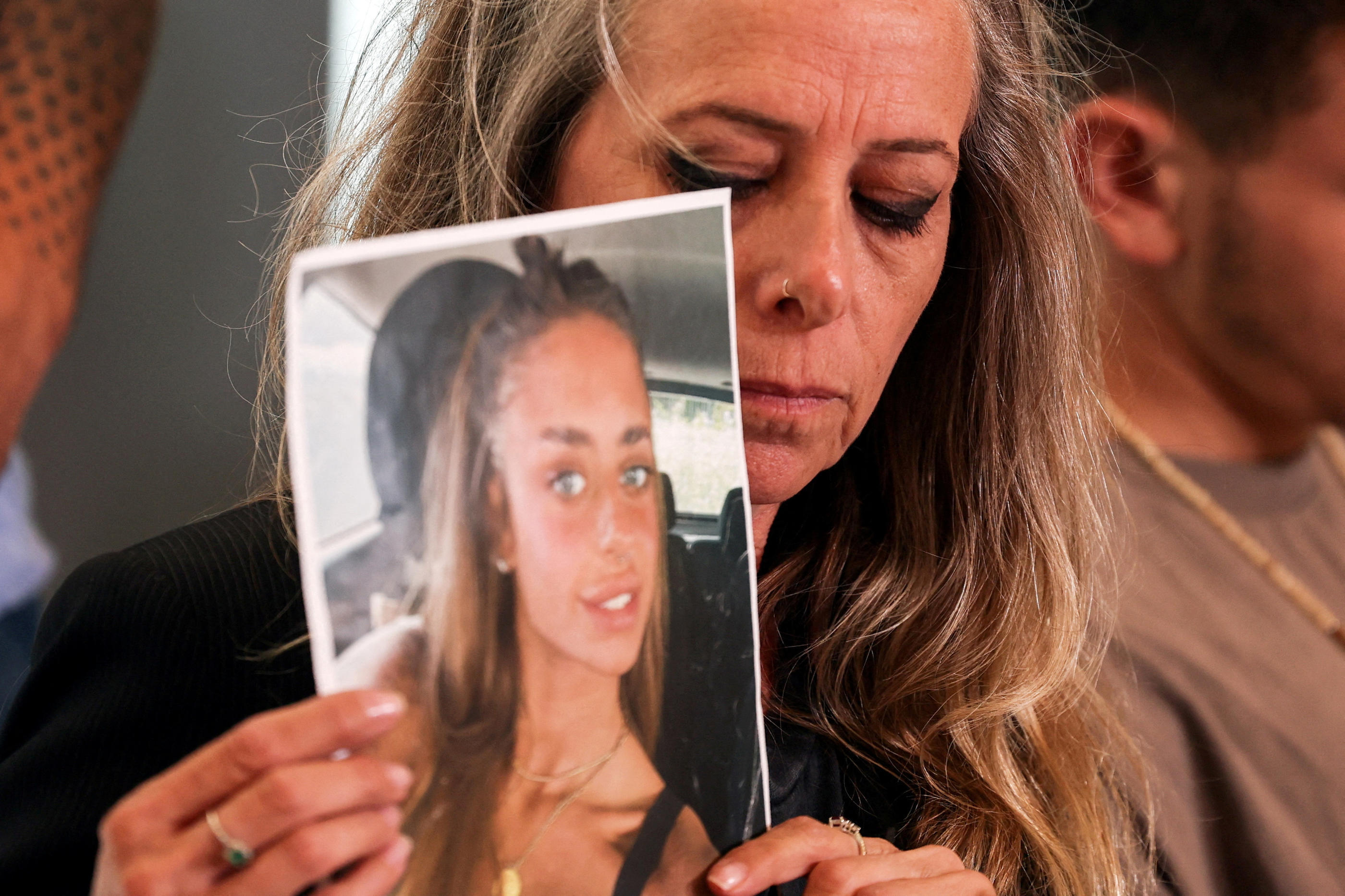 Depuis 53 jours, Keren Schem attendait le retour de sa fille Mia. REUTERS/Ronen Zvulun