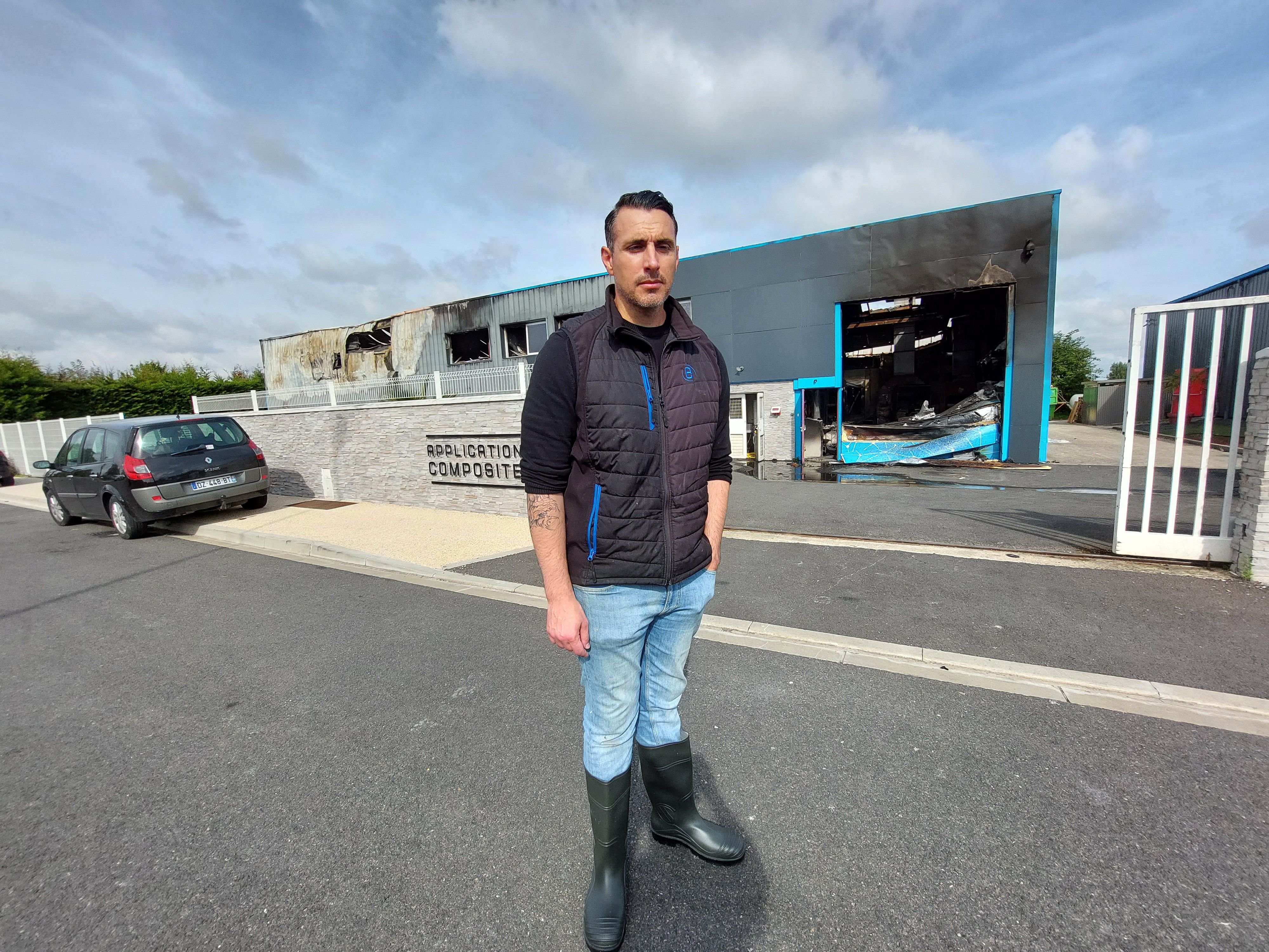 Montereau-sur-le-Jard, ce lundi. Julien Cognet, le patron de la société Applications Composites, devant le site touché par un important incendie dans la soirée de samedi. LP/Sébastien Blondé