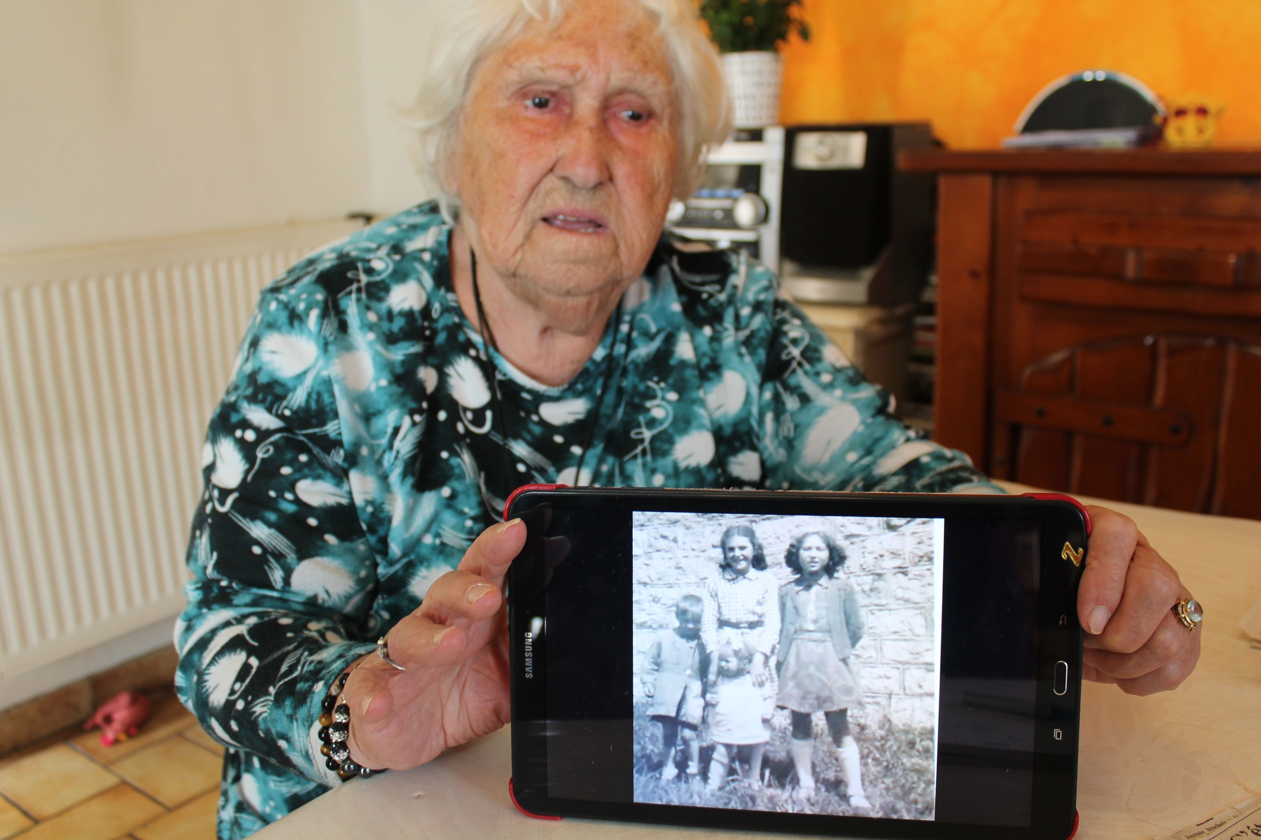 Rose Bigeard, 91 ans (à droite sur la photo d'archive avec sa copine Éliane) faisait partie des enfants évacués. LP/Philippe Sauter