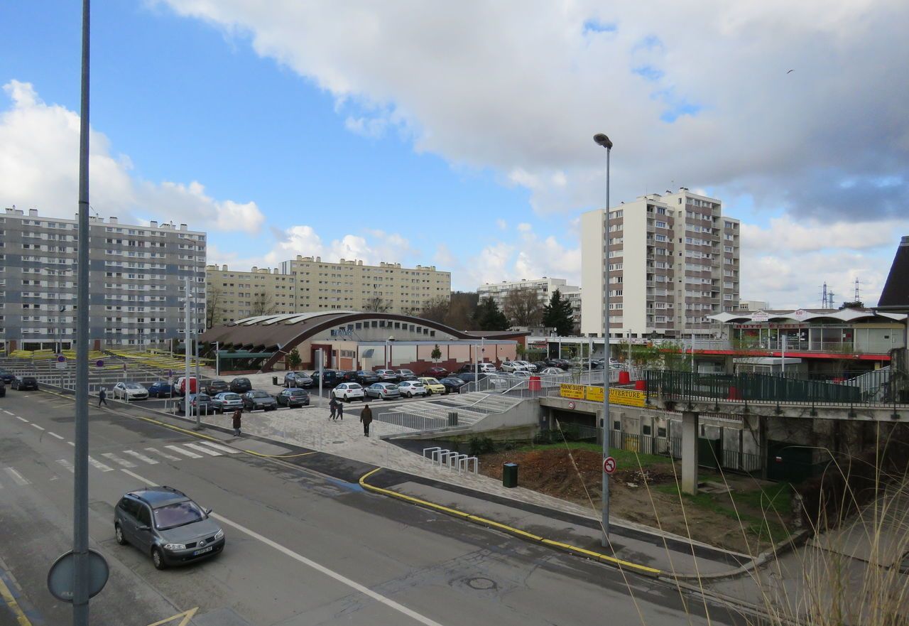 Location Renault 4l à Neuilly-sur-Marne 93330