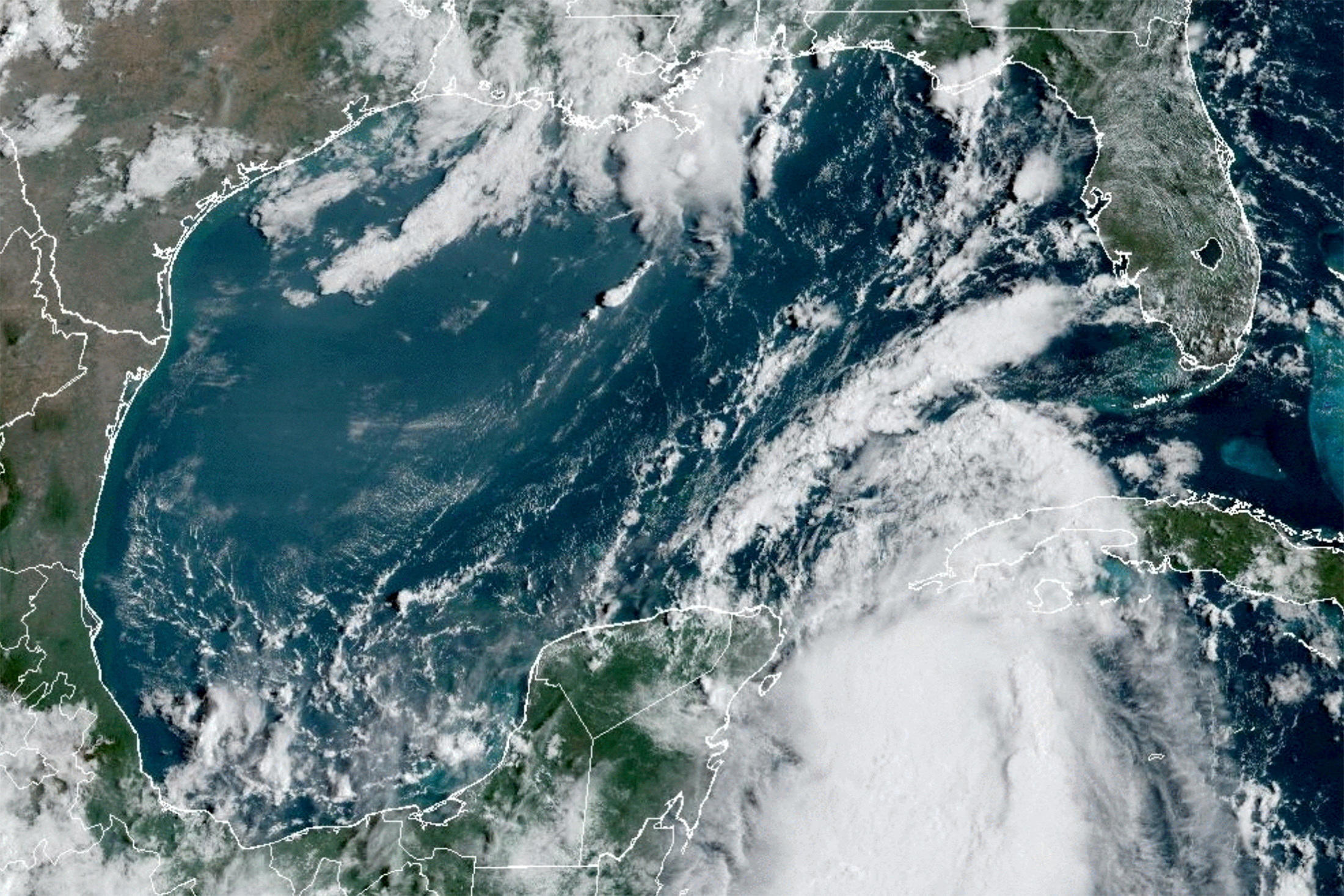Au-dessus de Cuba ce mardi, l'ouragan Idalia devrait frapper le sud des Etats-Unis ce mercredi. Reuters/NOAA