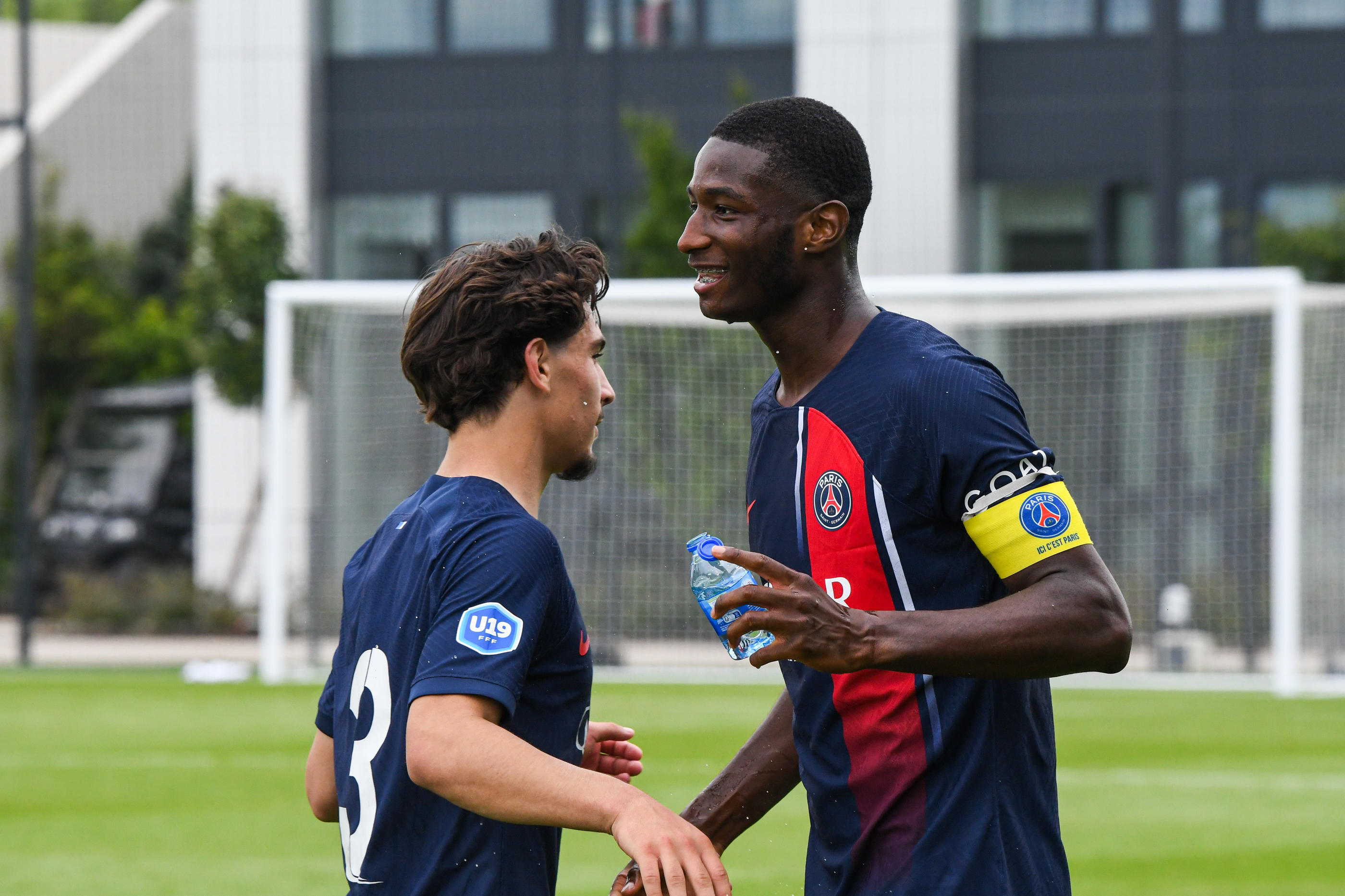 Thomas Cordier, à gauche, et le capitaine des Espoirs Ibrahima Diaby. Photo Daniel Derajinski/Icon Sport