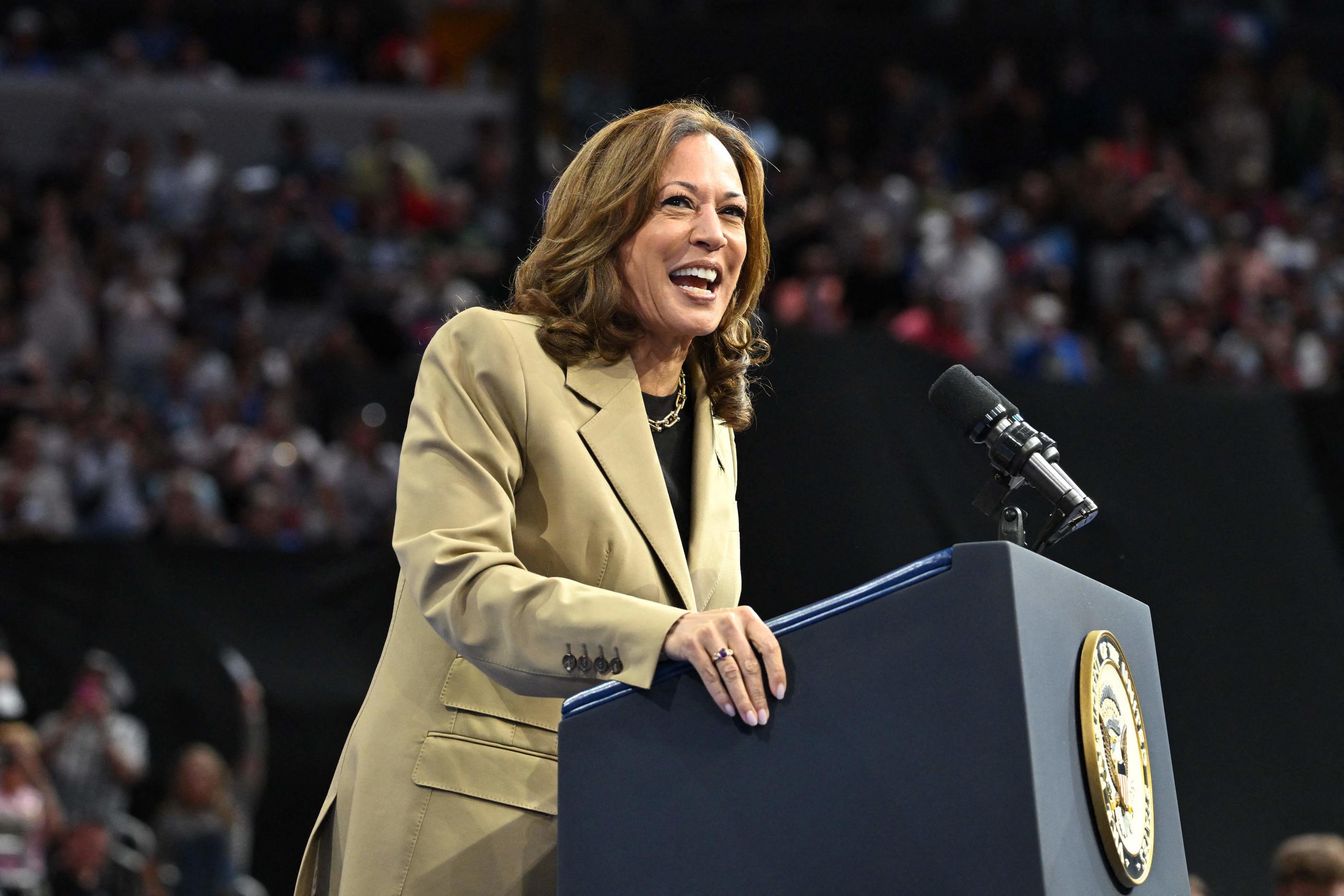 L'entrée de Kamala Harris dans la course à la Maison Blanche a bouleversé la campagne des républicains, portée sur l'âge et les capacités mentales de Joe Biden. AFP/Robyn Beck.