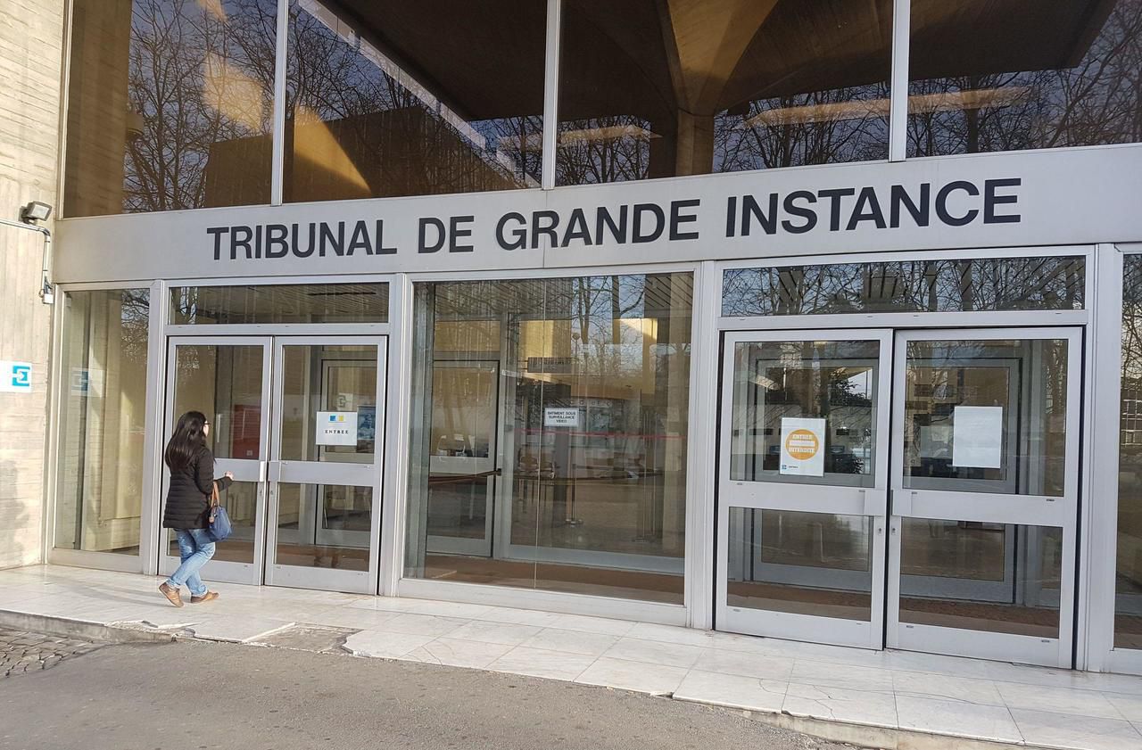 <b></b> Un homme de 44 ans a été condamné à 6 mois de prison par le tribunal d’Evry pour avoir porté deux coups de ciseaux au gardien de l’immeuble où vit sa mère le 5 juillet dernier.