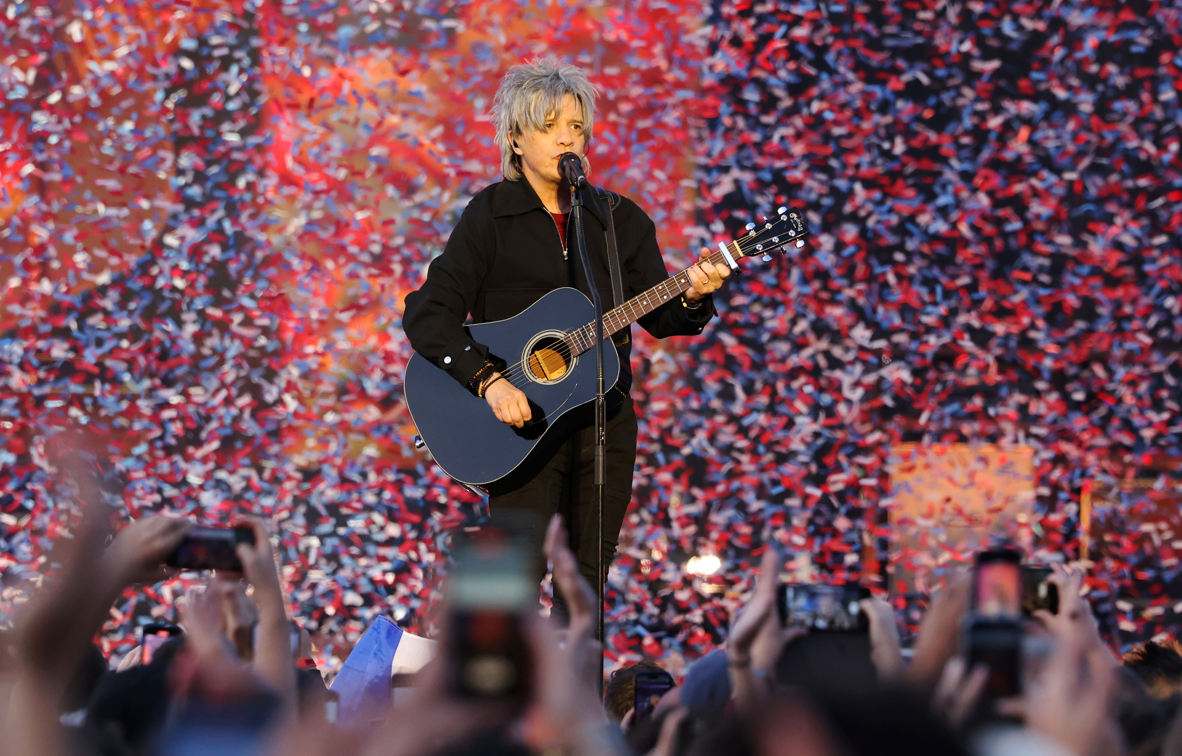 Indochine (ici en 2023) a sorti ce vendredi un nouveau single, «le Chant des cygnes», qui reprend tout ce qui fait l’ADN du groupe français : sonorités pop et électro, refrain chantant et galvanisant... LP/Jean-Baptiste Quentin