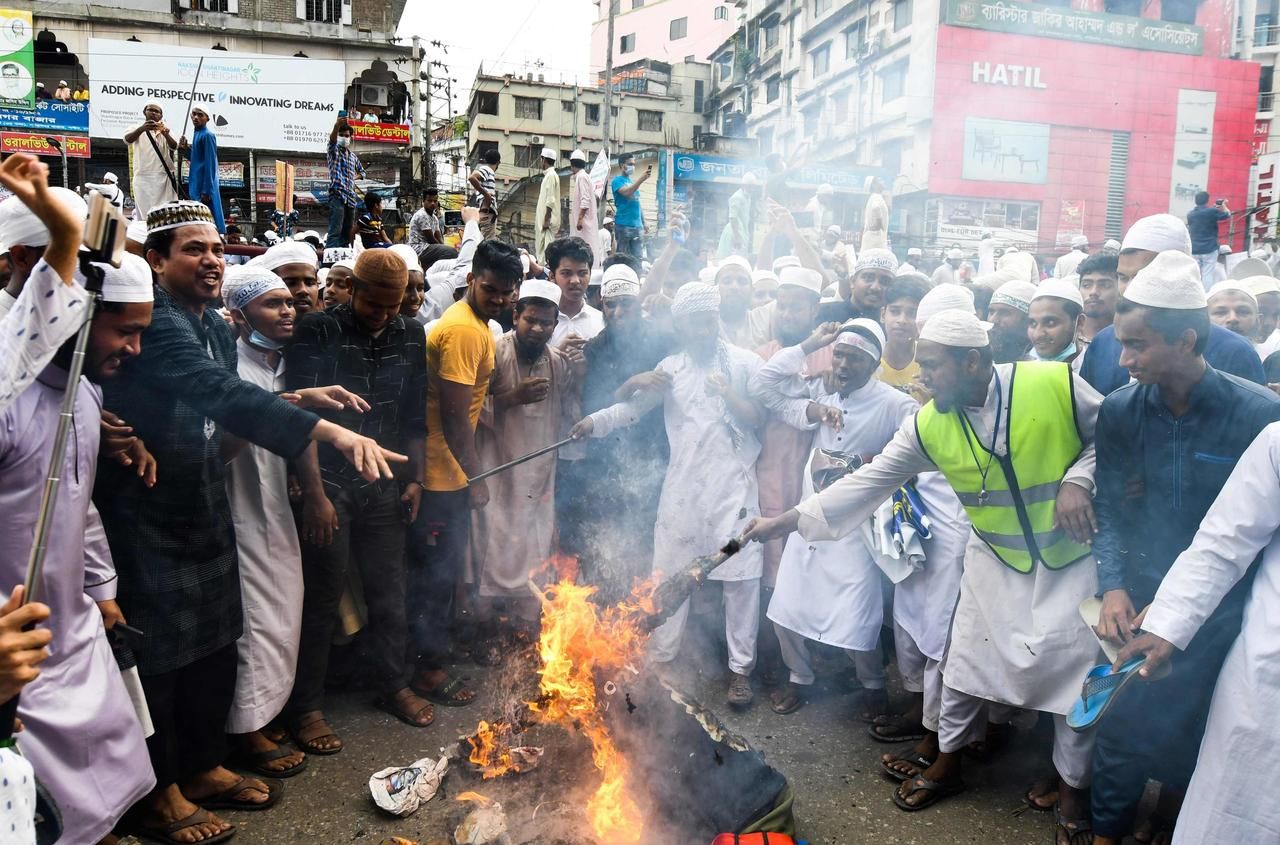 Bangladesh plus de 50 000 manifestants contre la France à Dacca Le Bangladesh plus de 50 000 manifestants contre la France à Dacca Le