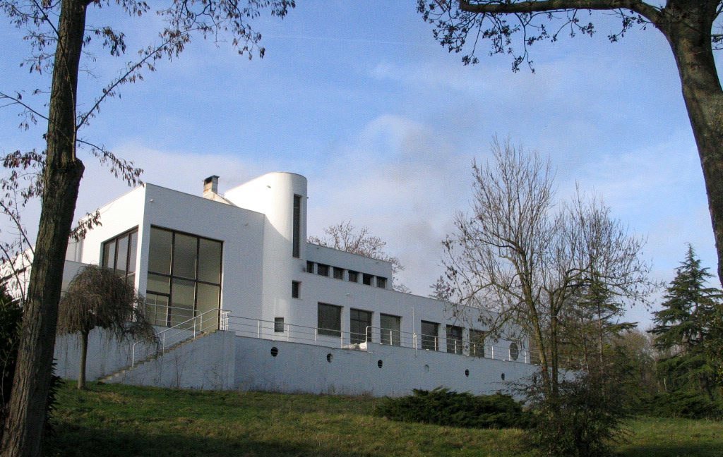 <b></b> La villa Poiret, considérée comme l’une des trois œuvres majeures de l’architecte Mallet-Stevens, est inscrite à l’inventaire supplémentaire des monuments historiques.