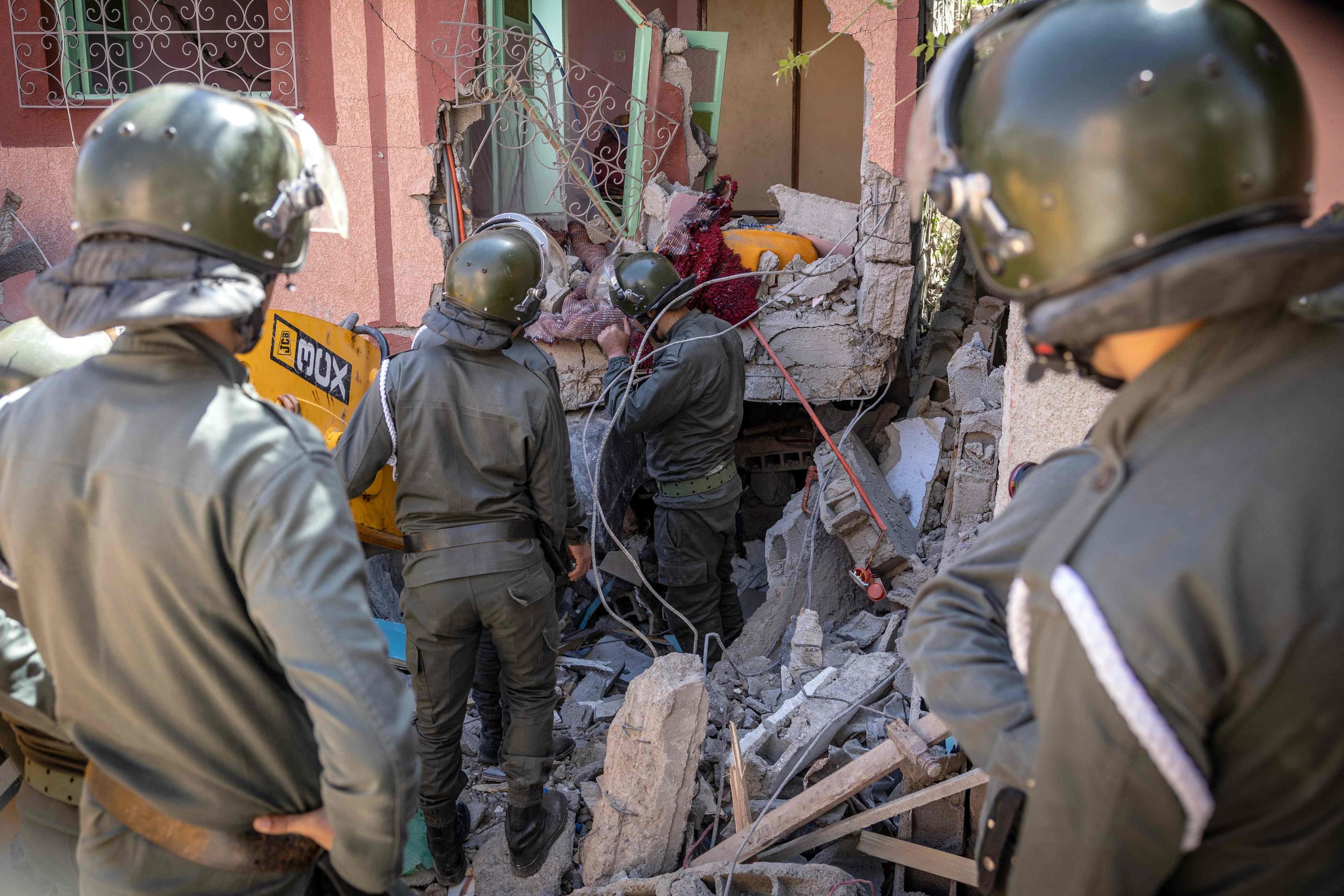 Les secouristes tentent de retrouver des survivants dans la province d'Al-Haouz, épicentre du séisme qui a frappé le Maroc dans la nuit de vendredi à samedi. AFP/Fadel Senna