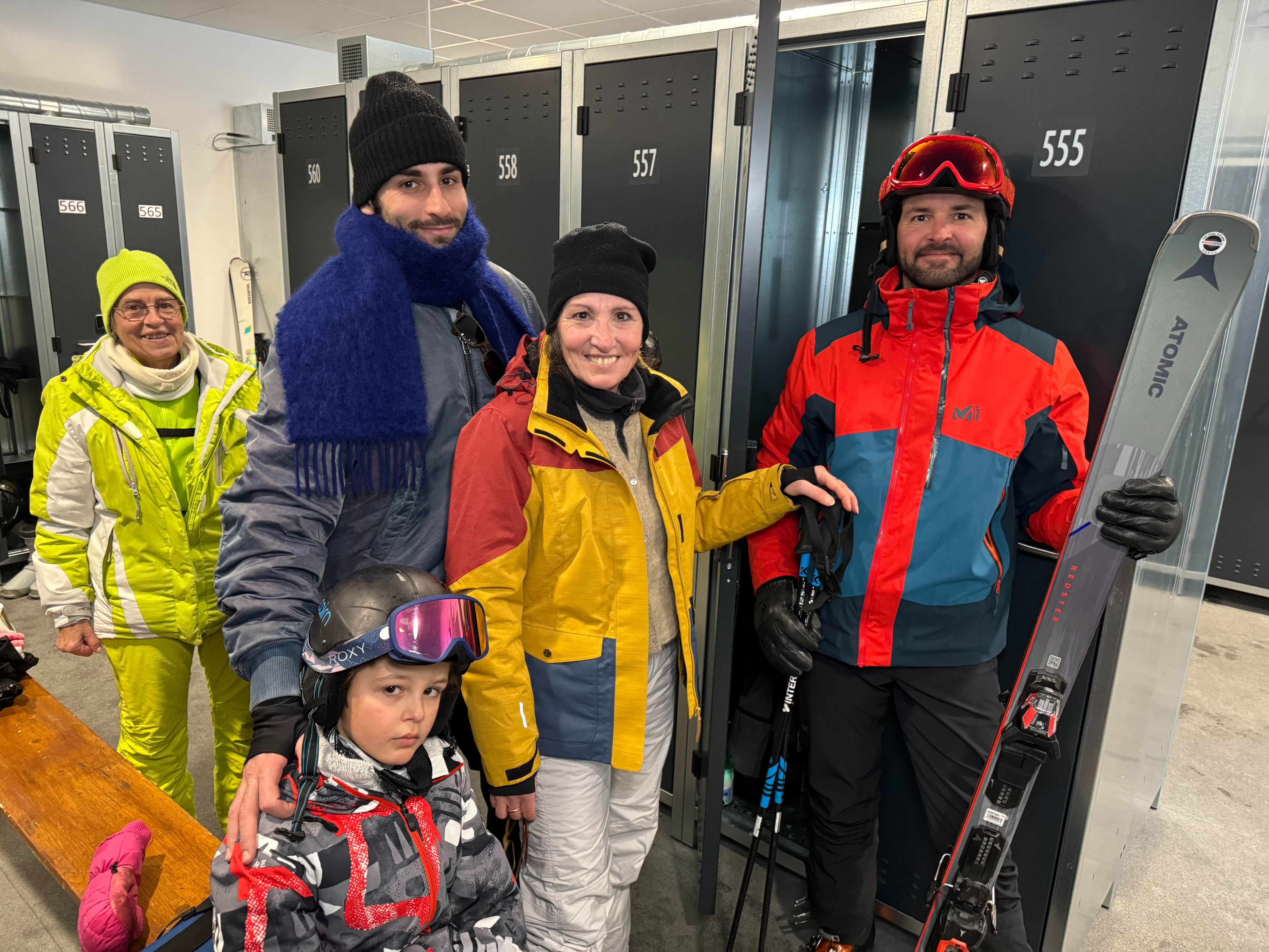 Font-Romeu. Cette famille de Basques ne peut plus se passer de ces casiers à ski pendant ses vacances d'hiver. LP/Christian Goutorbe