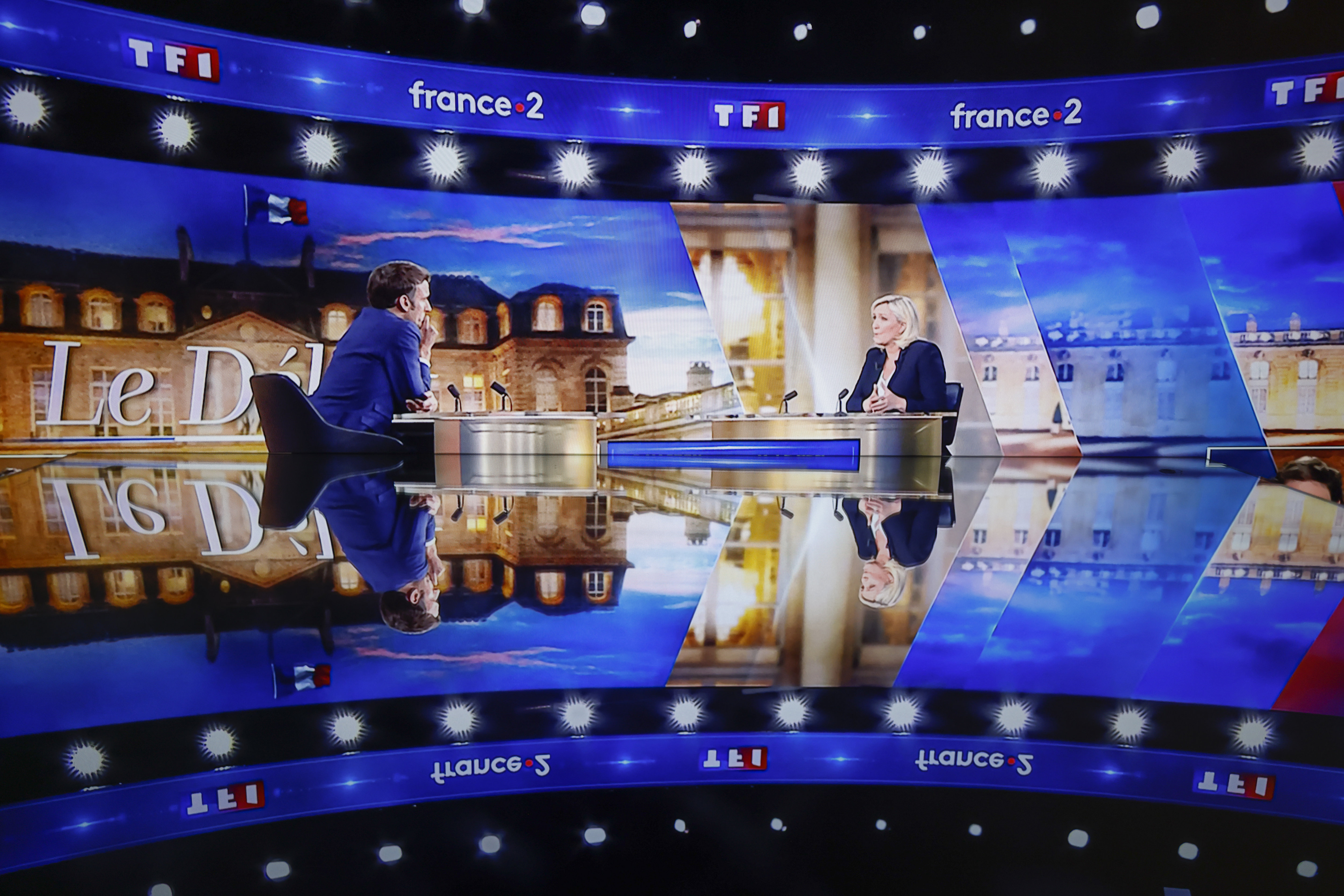 Emmanuel Macron et Marine Le Pen lors du débat télévisé du 20 avril, temps fort d'un entre-deux-tours intense. LP/Olivier Corsan