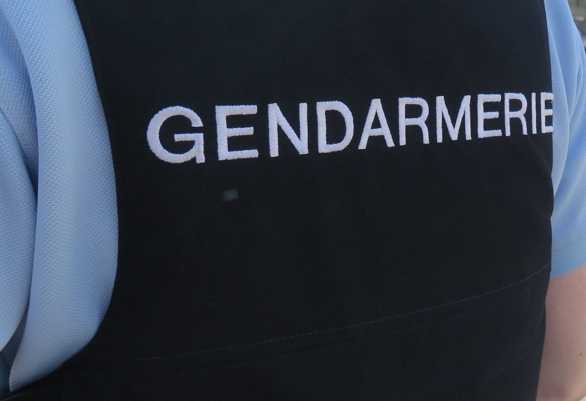 Un retraité a été convoqué par la gendarmerie, puis condamné pour outrage après avoir affiché une banderole anti-Macron, le 30 avril 2023. (Illustration) LP/Stéphanie FORESTIER