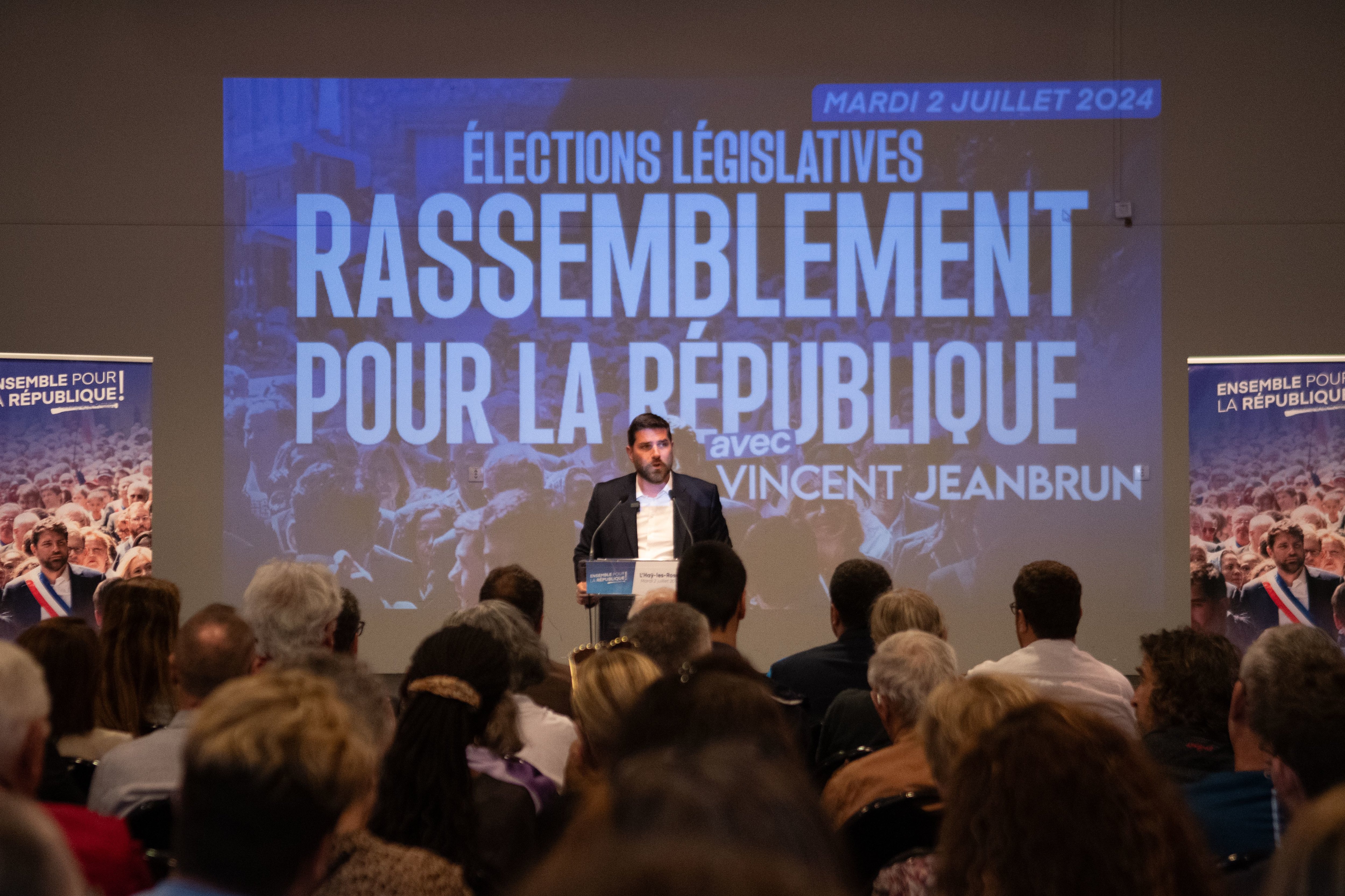 L'Haÿ-les-Roses, mardi 2 juillet 2024. Le rassemblement politique de Vincent Jeanbrun s'est tenu exactement un an après l'attaque de son domicile lors des émeutes. LP/Marion Sillion