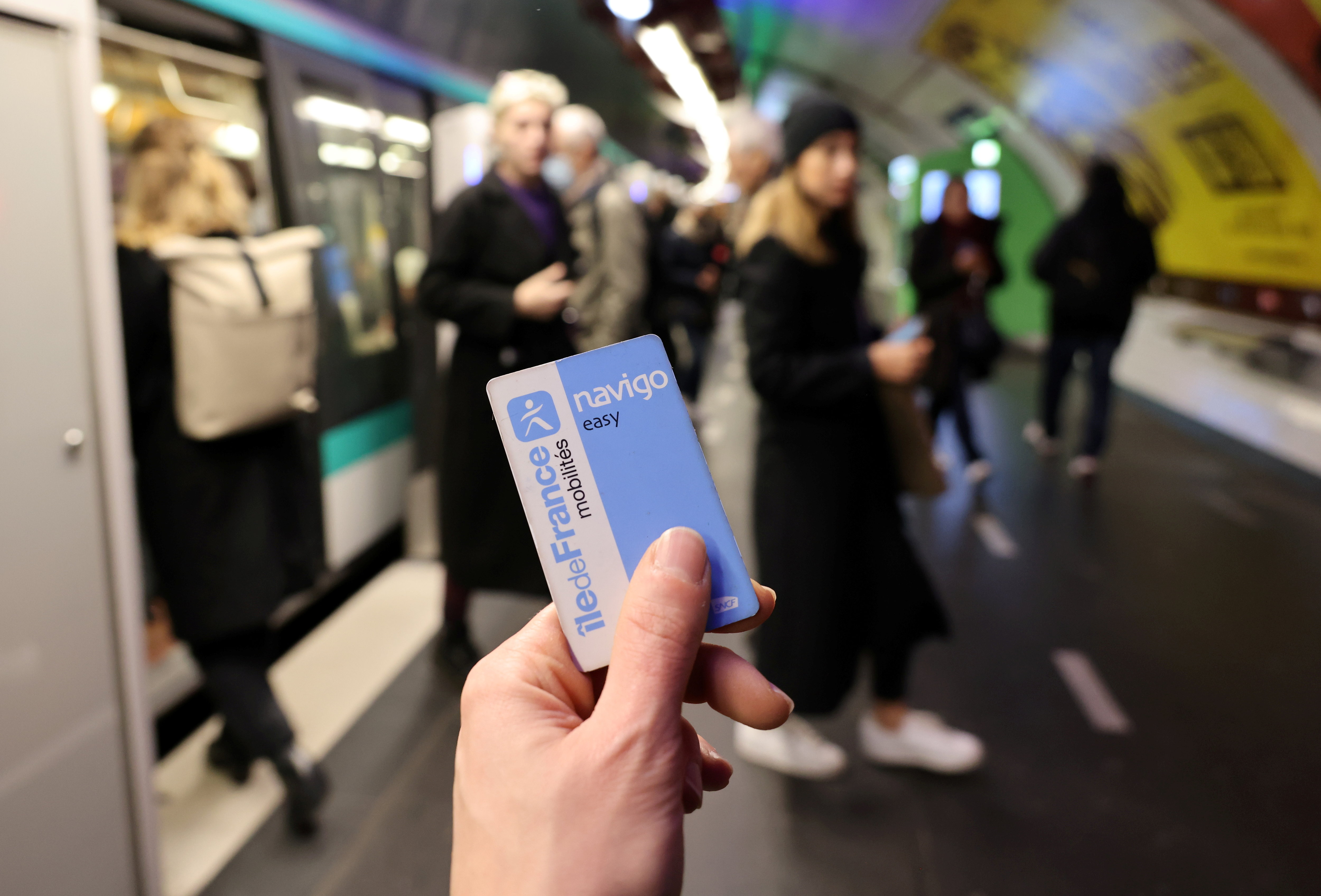Expérimenté dès 2019, le remboursement intégral de la carte de transport des jeunes Parisiens a été mis en place à la rentrée 2020-2021. (Illustration) LP/Delphine Goldsztejn