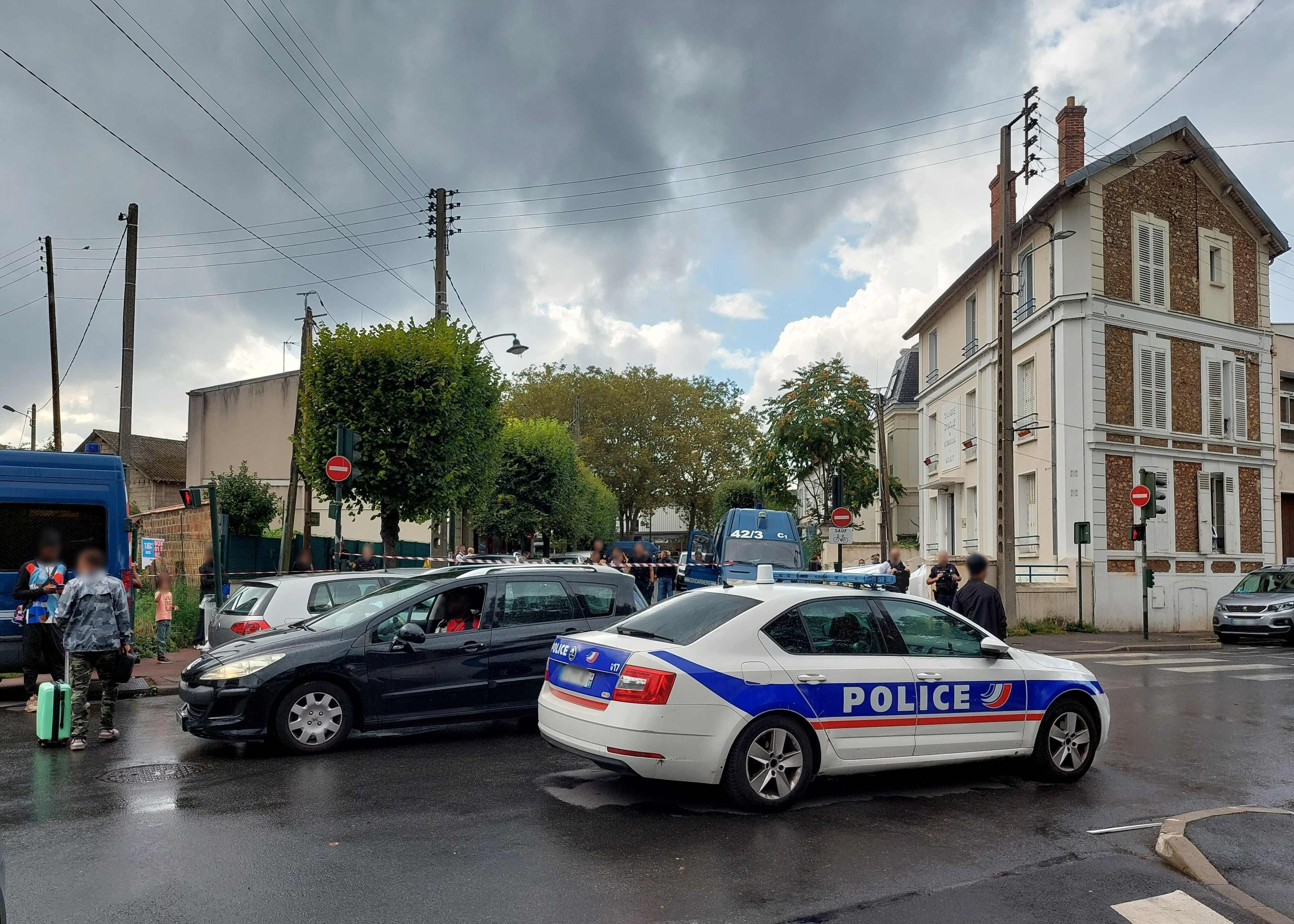 Corbeil-Essonnes, mercredi 13 septembre 2023. Un jeune homme a été blessé à l'arme blanche en début d'après-midi à proximité de la gare. LP/Florian Garcia