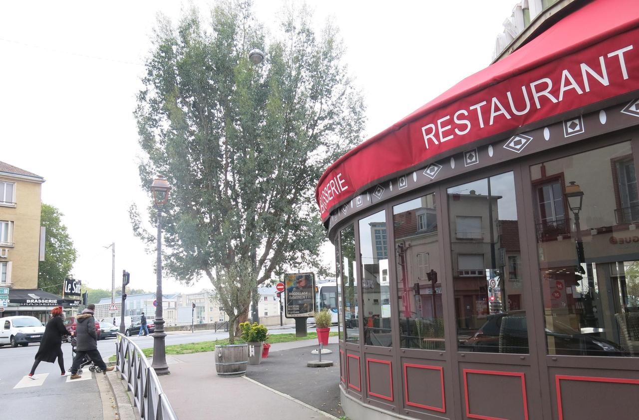 Melun. Deux hommes ont pénétré par effraction dans le restaurant La Brasserie du Pont, dans la nuit de lundi à mardi. LP/Sébastien Blondé