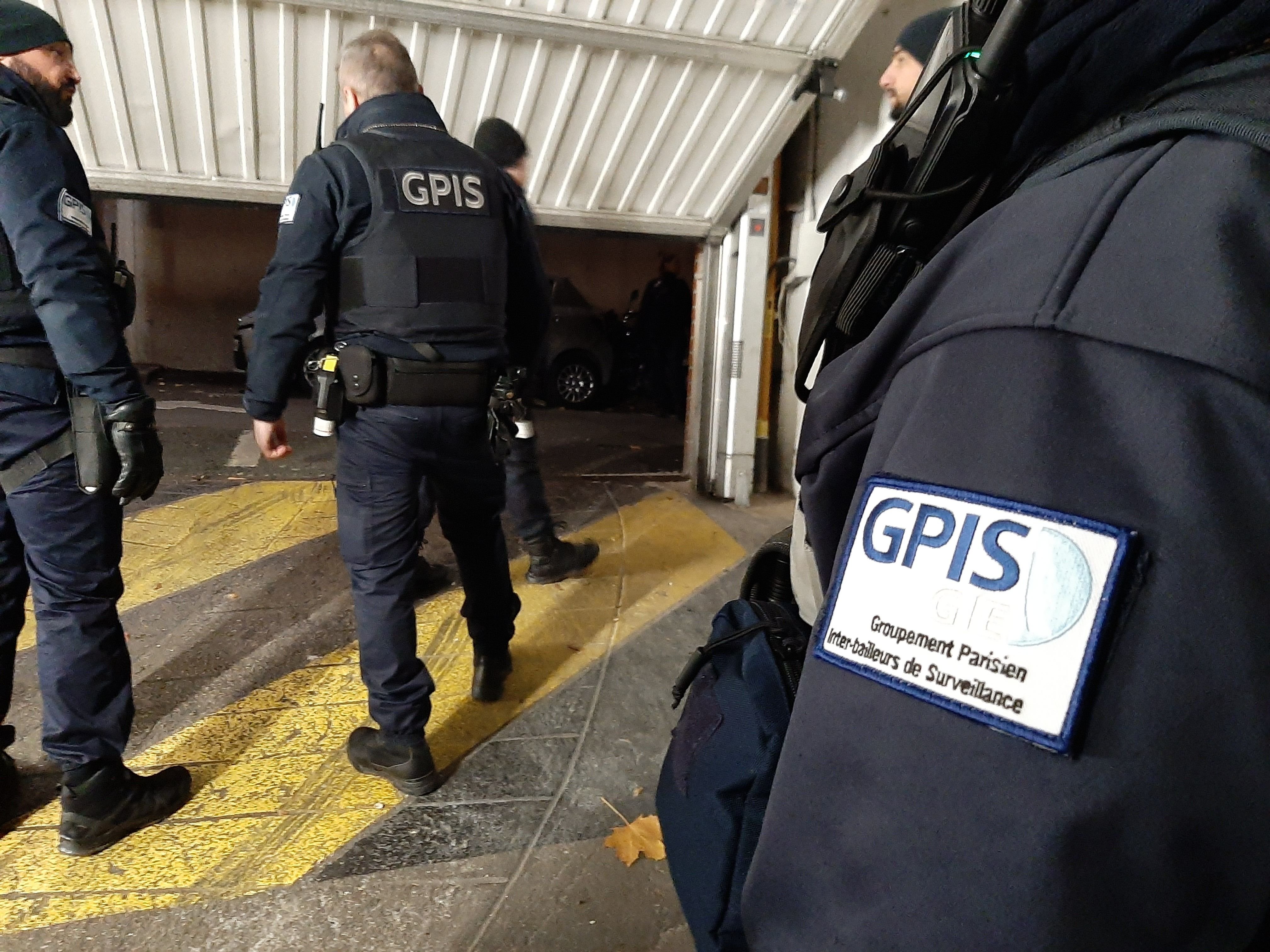 Charenton fait partie des sept villes du Val-de-Marne qui testent le recours aux agents du GPIS de 16h30 à 4h30, comme ici le 13 décembre. LP/Marine Legrand