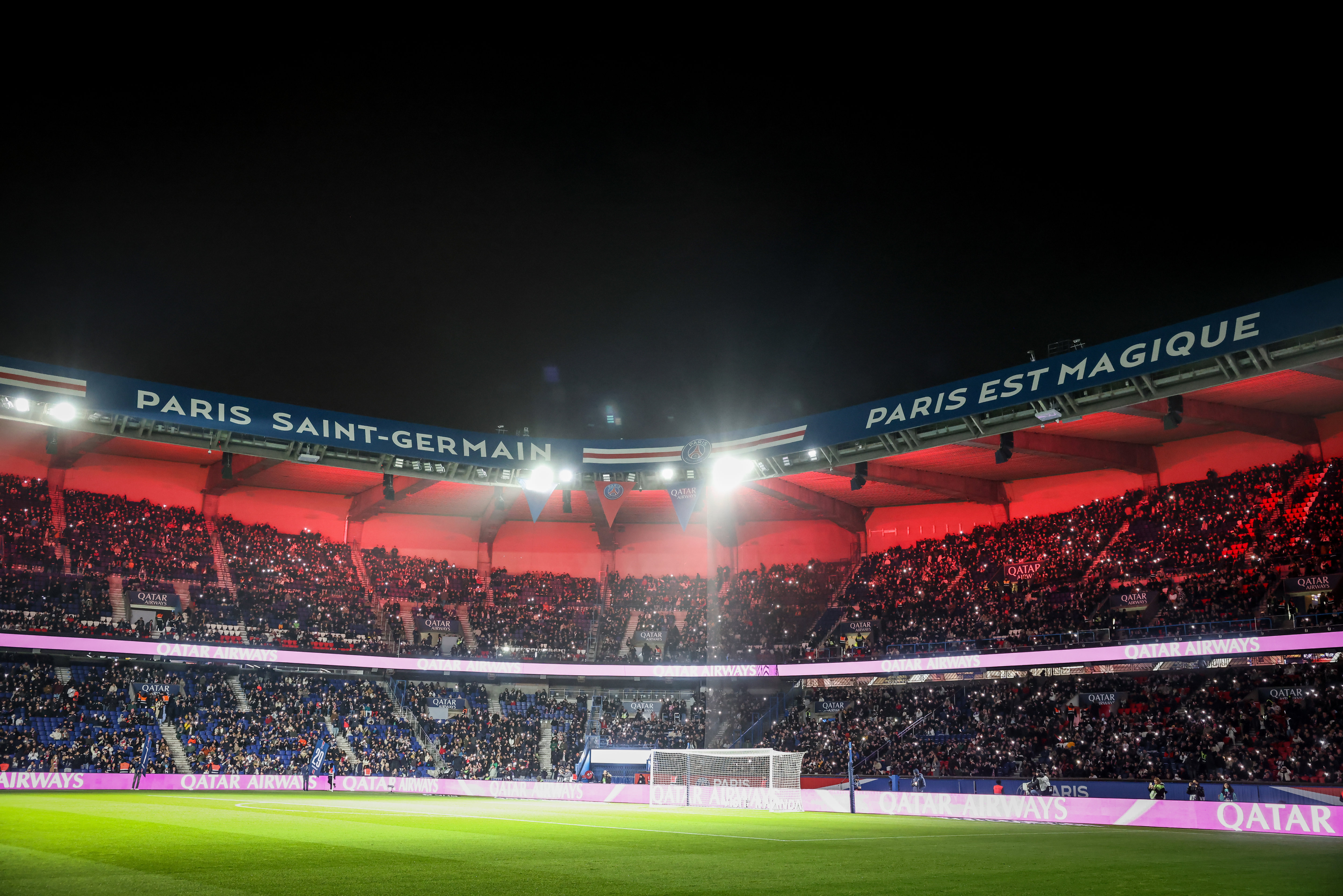 A cinq jours de Noël, la rencontre entre le PSG et le FC Metz organisée au Parc des Princes a été renommée "match de la solidarité" par la Fondation du Paris Saint-Germain. Elle visera a récolter des fonds pour venir en aide aux étudiants en situation de précarité. LP/Fred Dugit