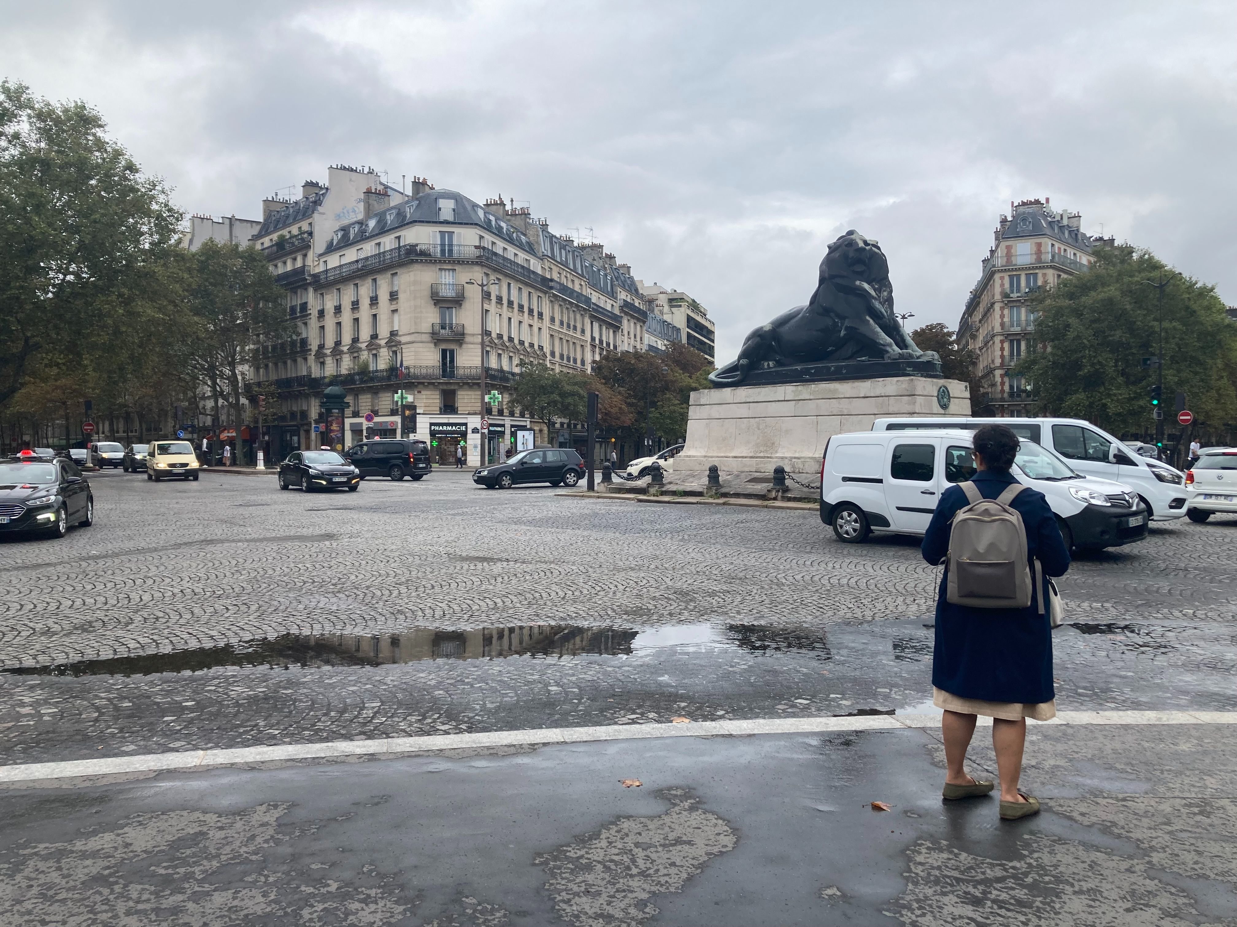 La place Denfert-Rochereau (Paris XIVe), vaste de près de 1 hectare, est difficile à aborder par les piétons, selon l'association Rue de l'Avenir. LP/E.D.