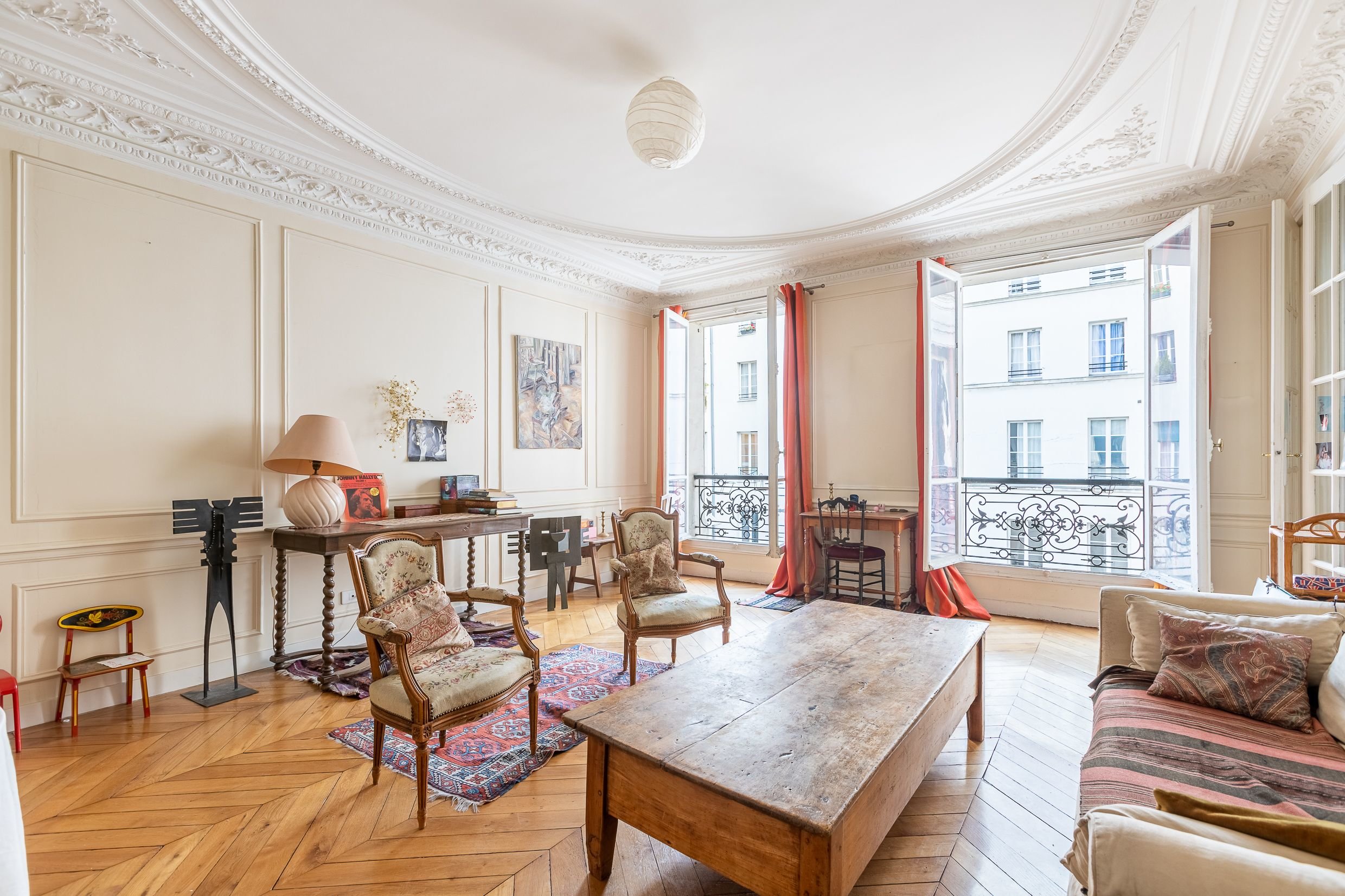 Cet appartement de 150 m2, situé dans le secteur Palais Royal (Ier), a été proposé à 2,36 millions d'euros mais s'est vendu à 2,1 millions d'euros soit 11 % de baisse. Marie Portal