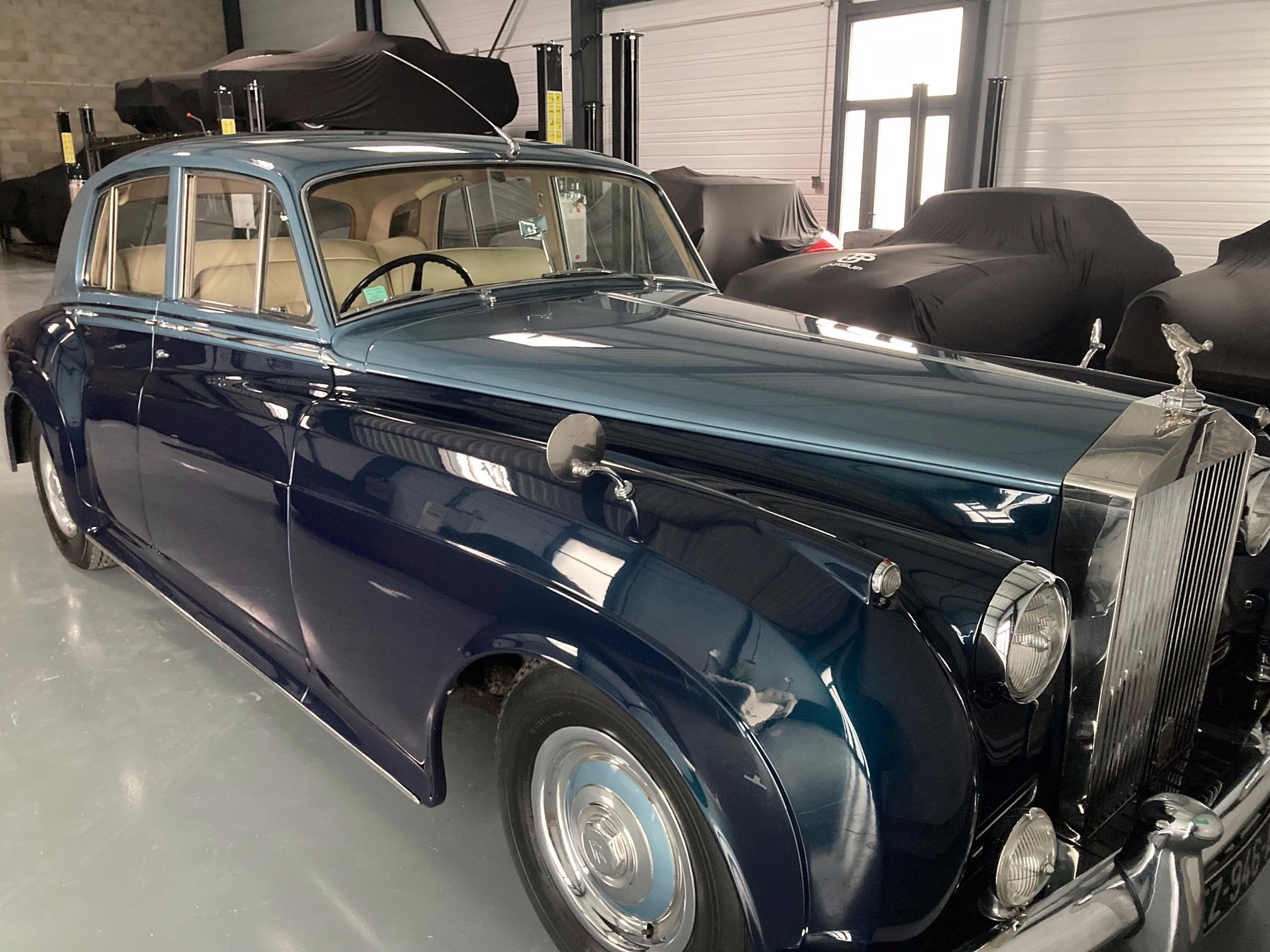 Cette Rolls Royce des années 60 a été confiée par son propriétaire à Carsup, une conciergerie dédiée à l'automobile de collection qui assure le remisage, l'entretien et toute une gamme d'autres services. LP/Christine Berkovicius