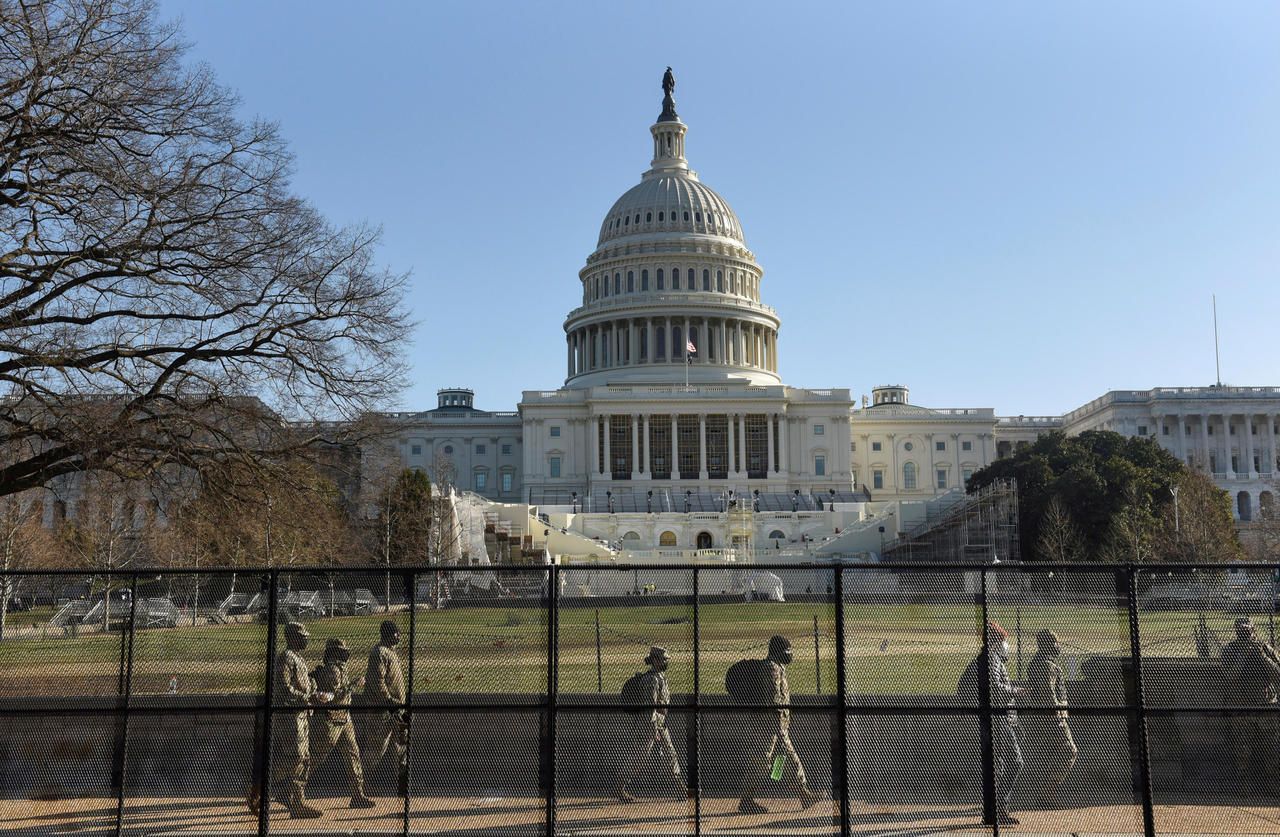 <b></b> Washington est désormais placé sous haute sécurité. Quelque 6 200 membres de la Garde nationale rejoindront la capitale d’ici à ce week-end.