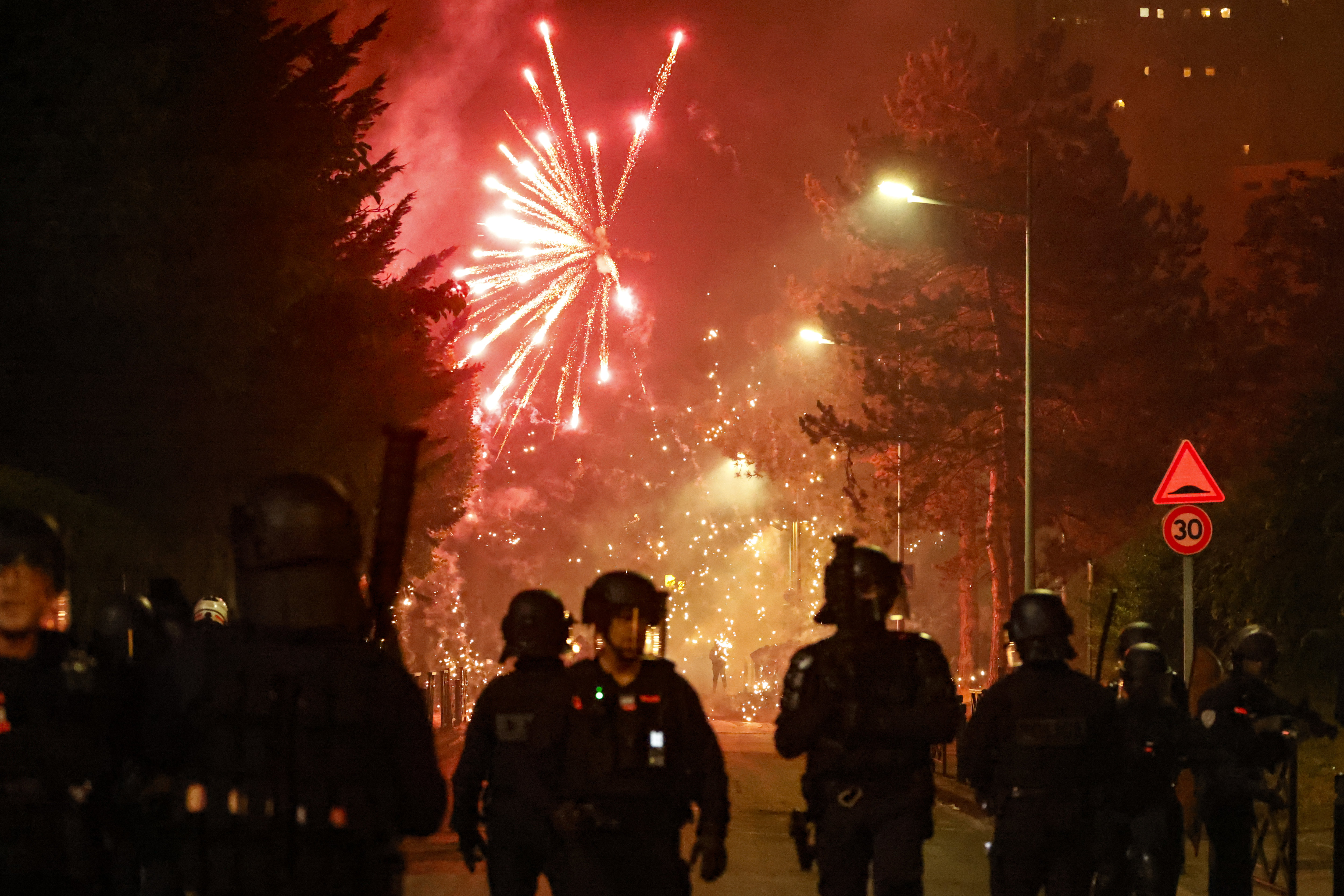 INFO EUROPE 1 - Depuis le début des émeutes, 1,5 tonne de mortiers d' artifice saisie en région parisienne
