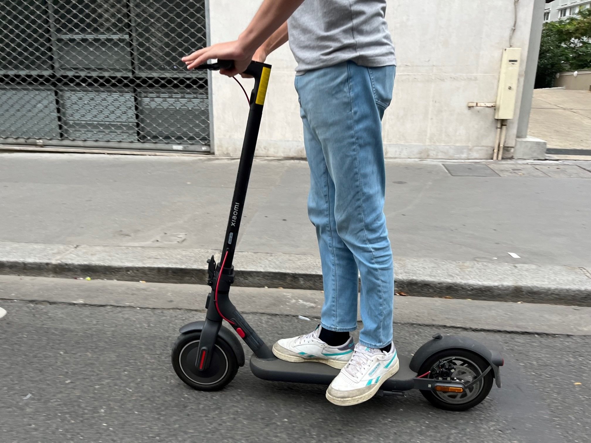 On a testé la nouvelle trottinette électrique Xiaomi Scooter 4 : un bon  rapport qualité-prix - Le Parisien